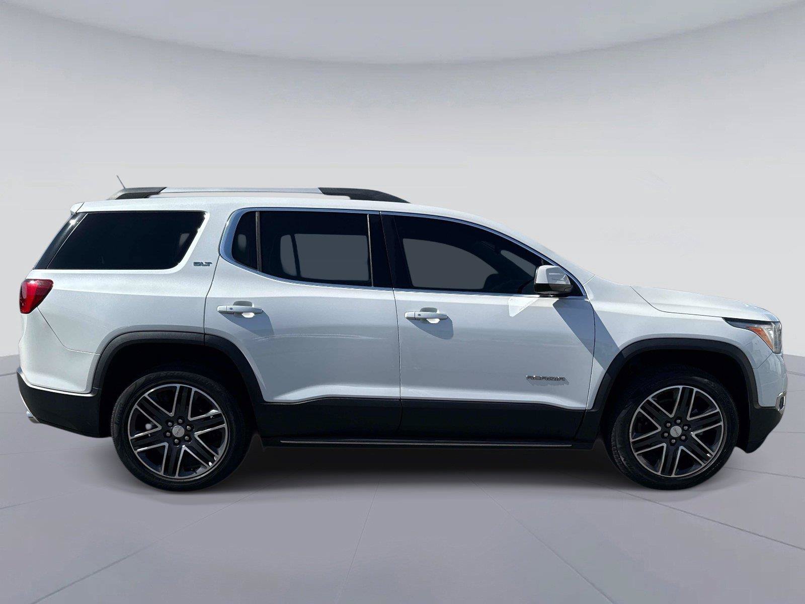 Used 2017 GMC Acadia SLT FWD image 2