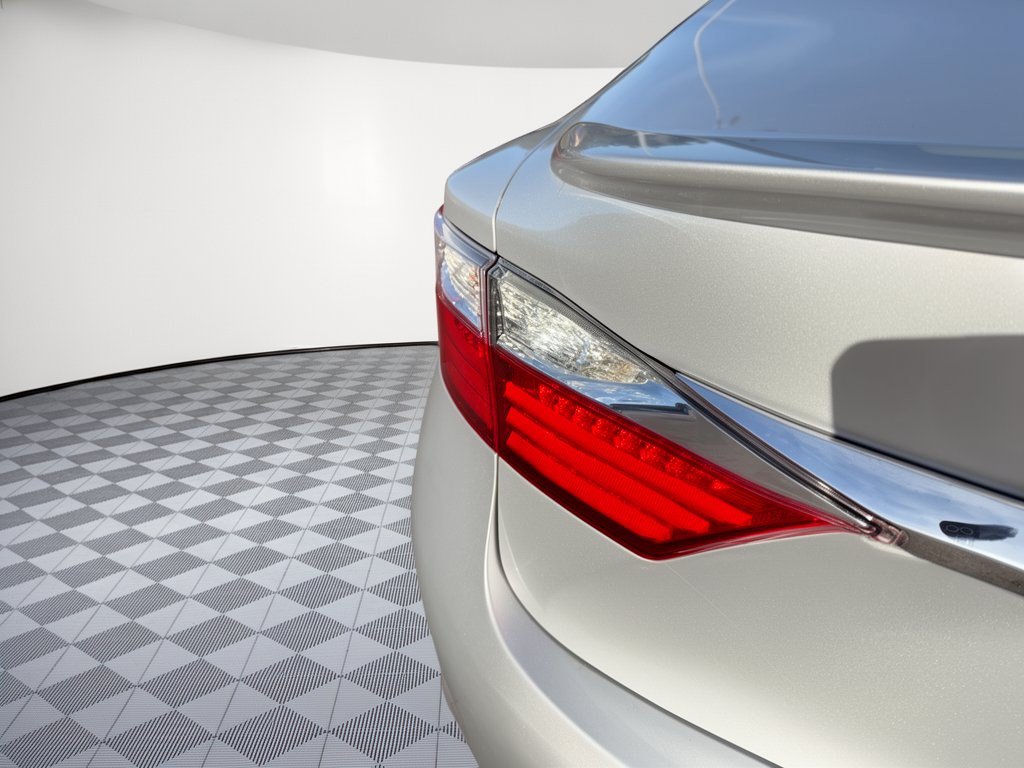 Used 2014 Lexus ES 300h w/ Premium Package w/Bamboo Trim FWD image 33