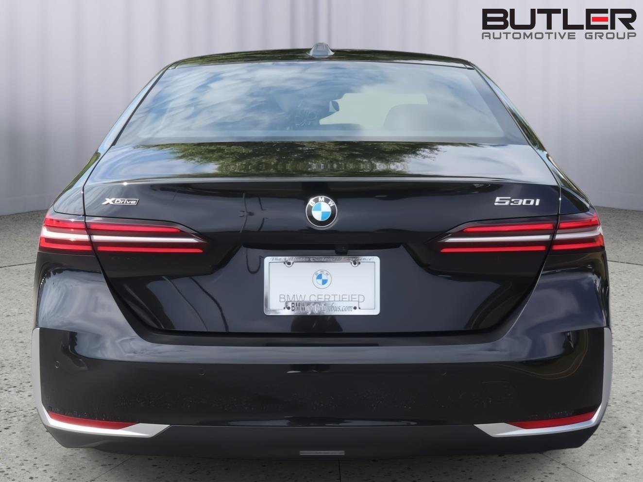 Used 2025 BMW 530i xDrive w/ Premium Package AWD/4WD image 5