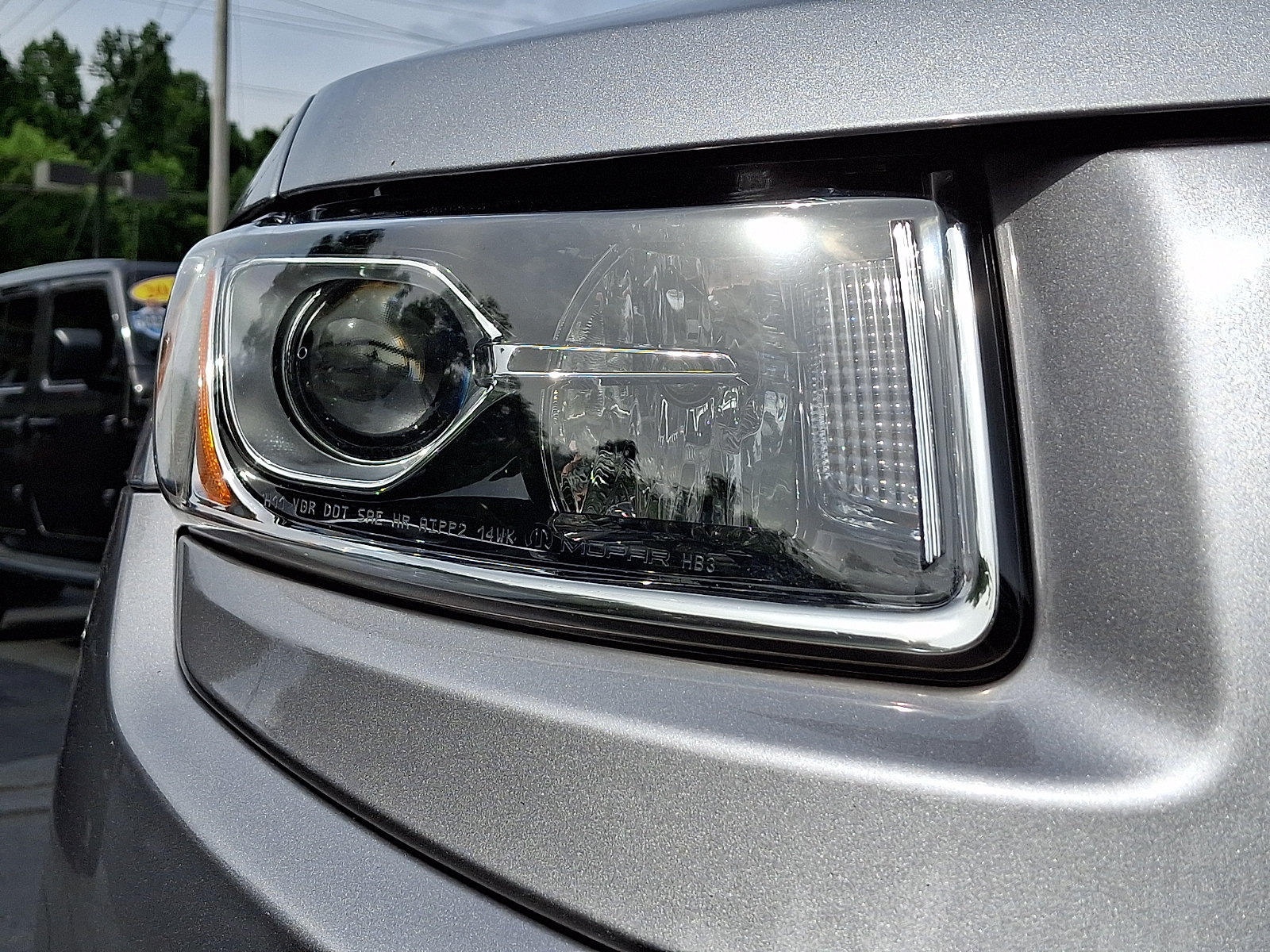 Certified 2016 Jeep Grand Cherokee Limited AWD/4WD image 9