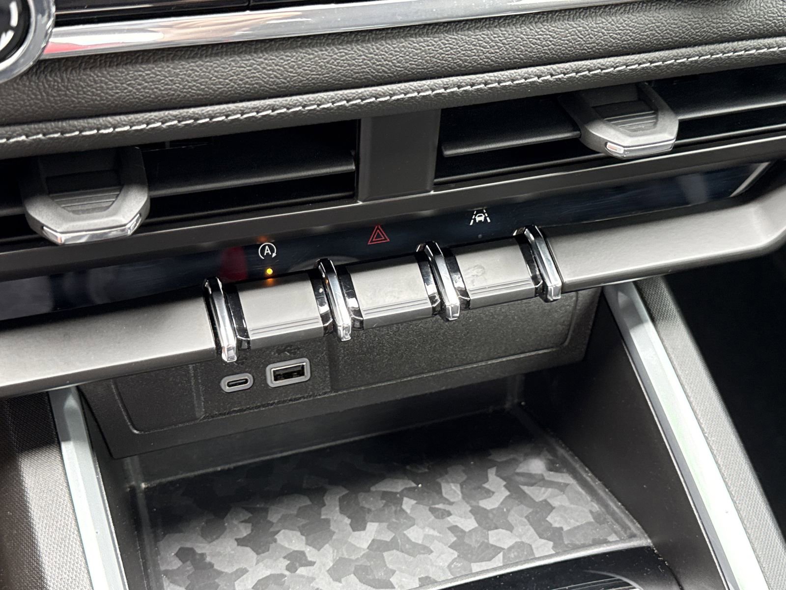 Used 2024 Chevrolet Colorado LT image 25