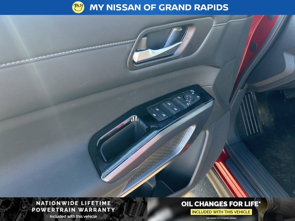 New 2026 Nissan Pathfinder SL image 10