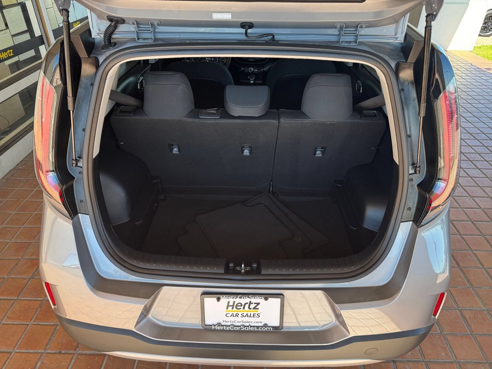 Used 2025 Kia Soul LX w/ LX Technology Package FWD image 31