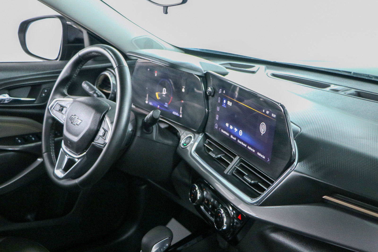 Used 2025 Chevrolet Trax ACTIV w/ Driver Confidence Package FWD image 25