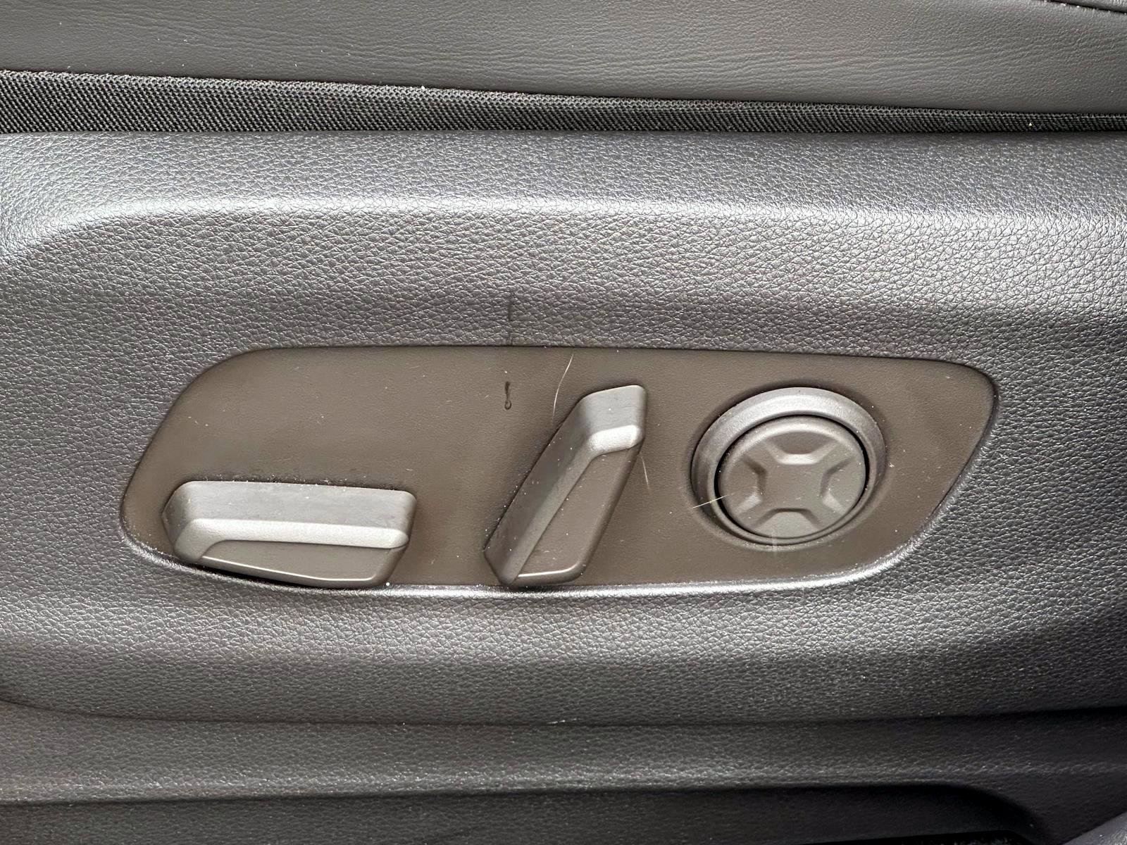 Used 2025 Kia Carnival SX FWD image 13