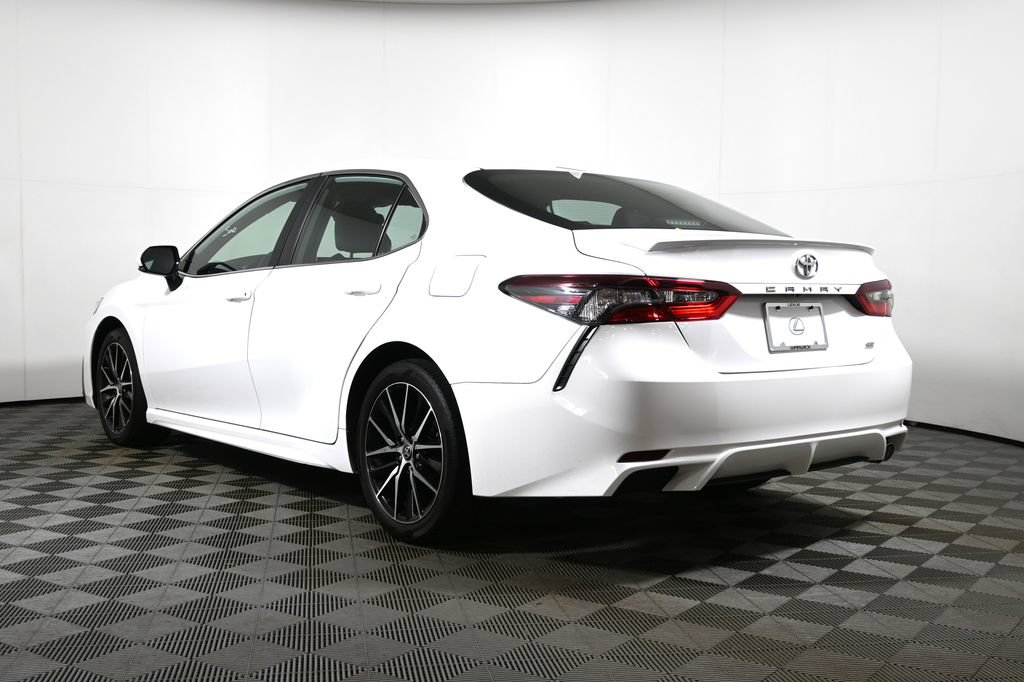 Used 2024 Toyota Camry SE w/ Cold Weather Package FWD image 9