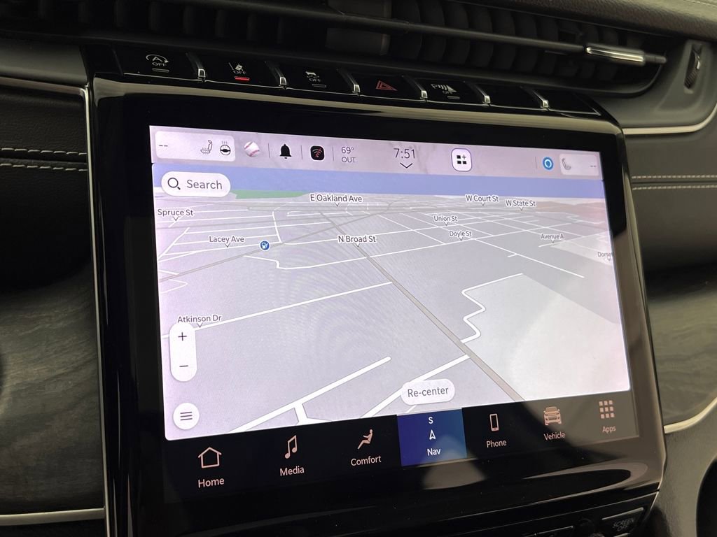 Used 2023 Jeep Grand Cherokee Limited w/ Luxury Tech Group II image 19