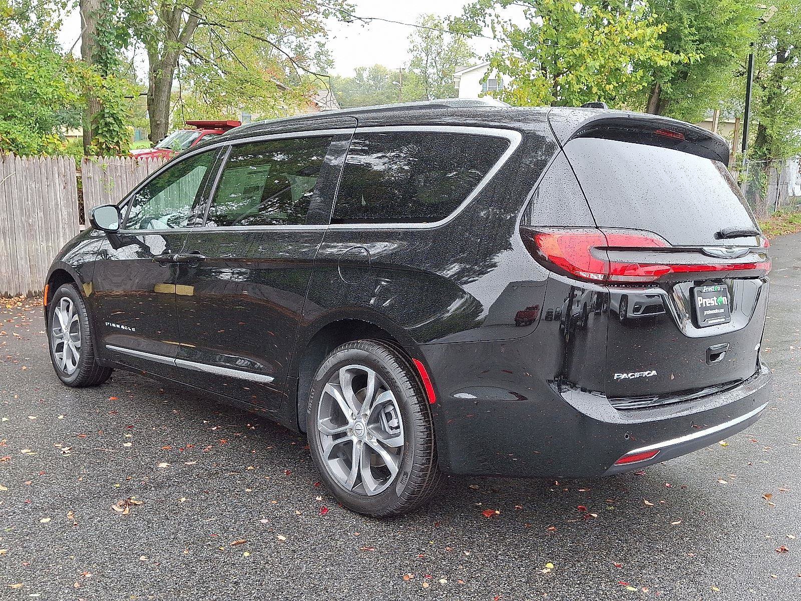 New 2026 Chrysler Pacifica Pinnacle image 3