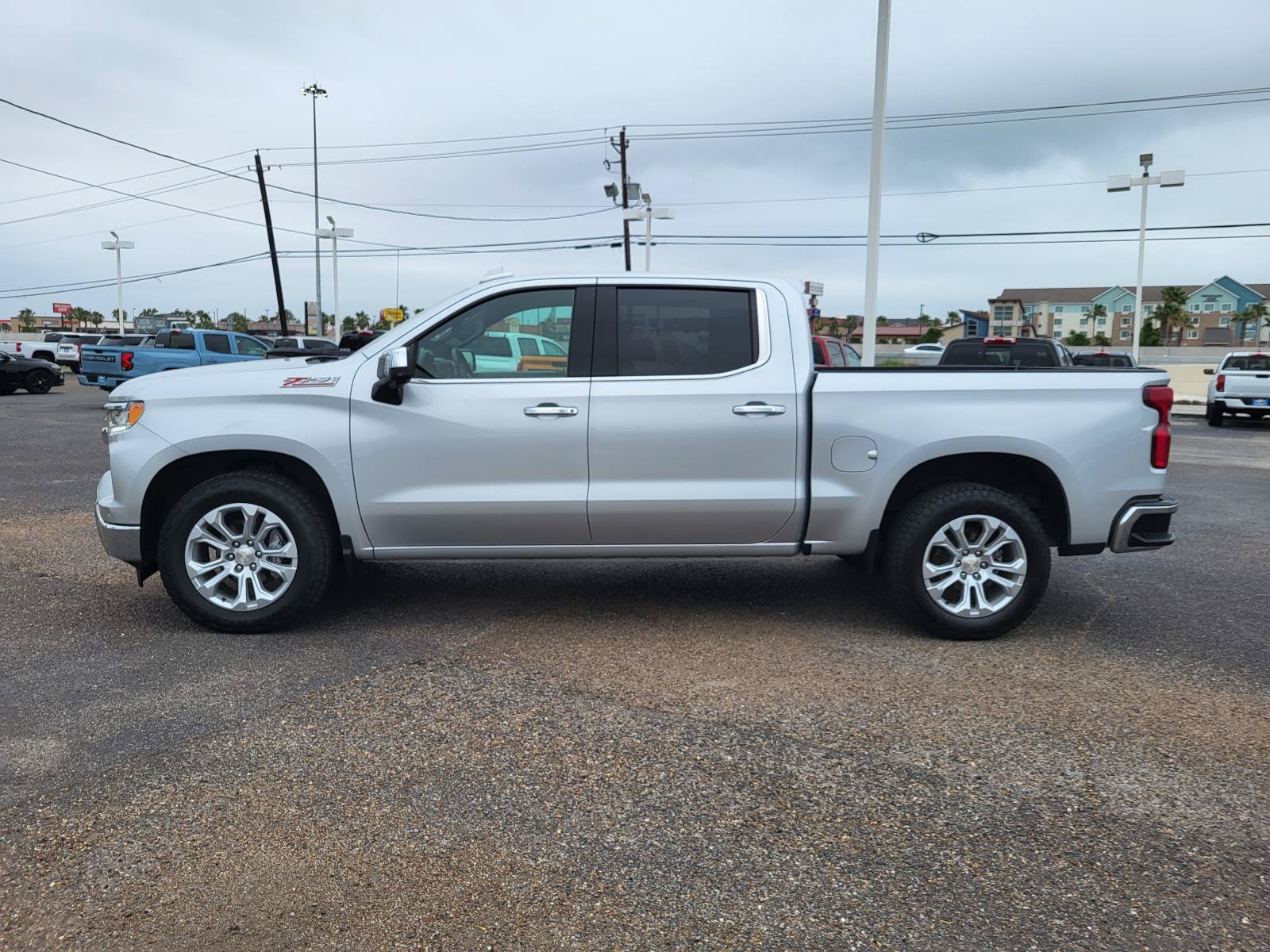 Used 2022 Chevrolet Silverado 1500 LTZ w/ Z71 Off-Road Package AWD/4WD image 2