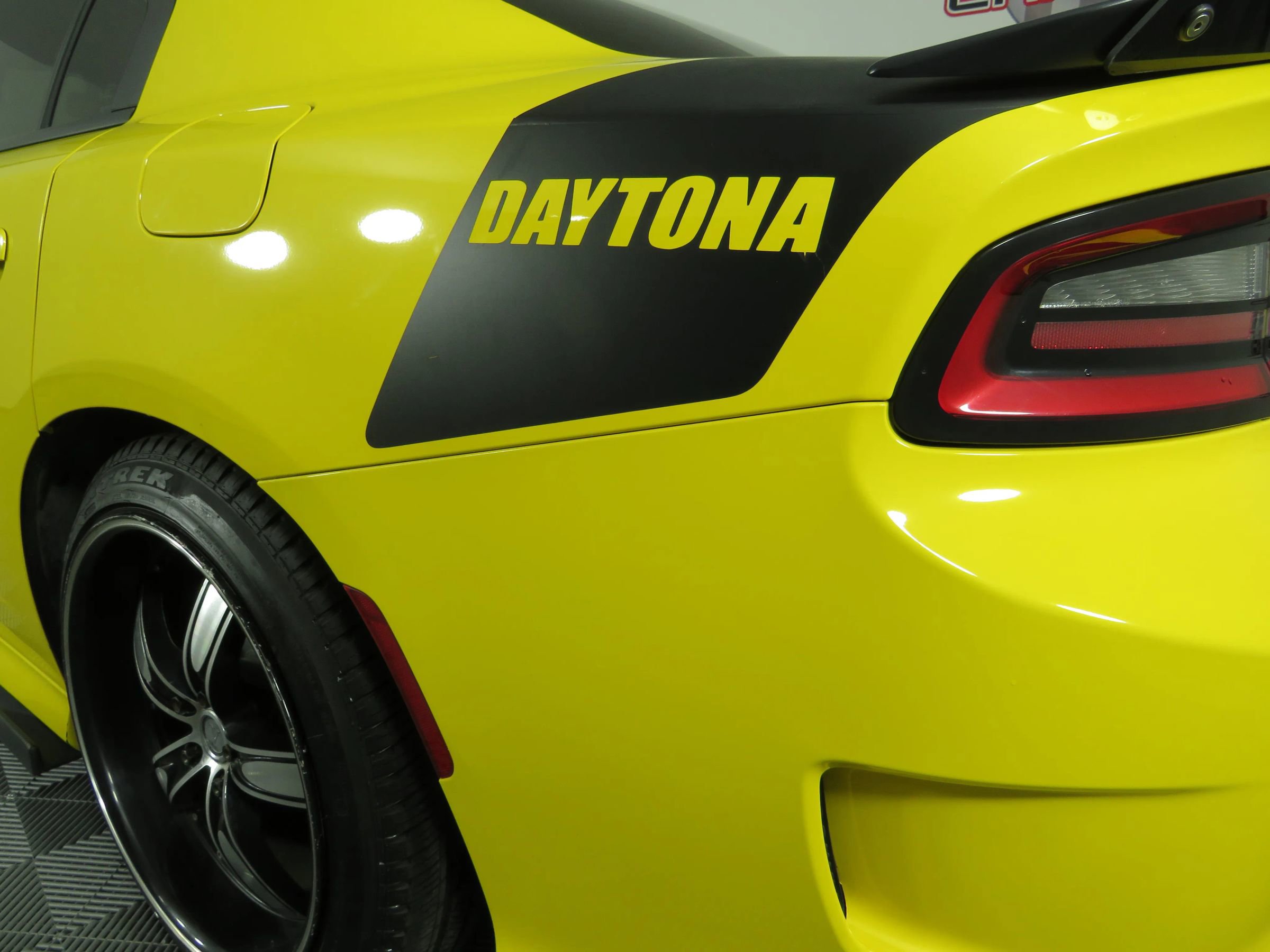 Used 2017 Dodge Charger R/T image 32