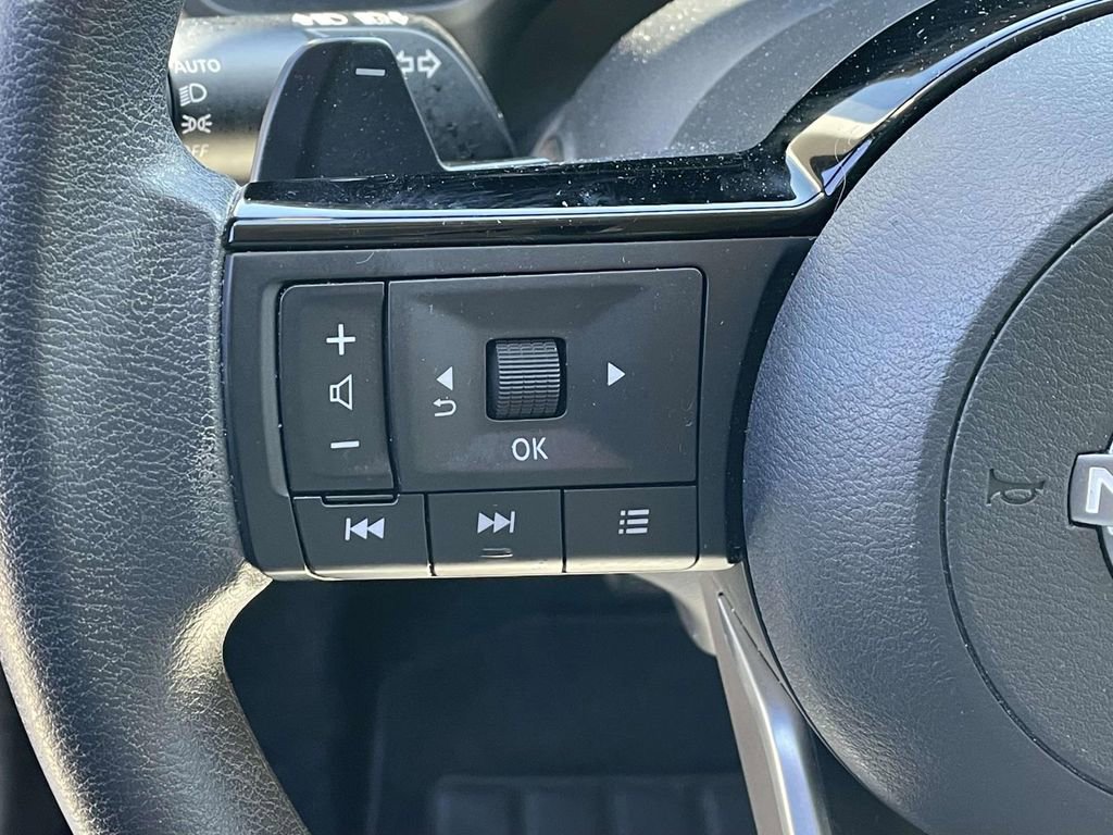 Used 2023 Nissan Rogue SV image 19