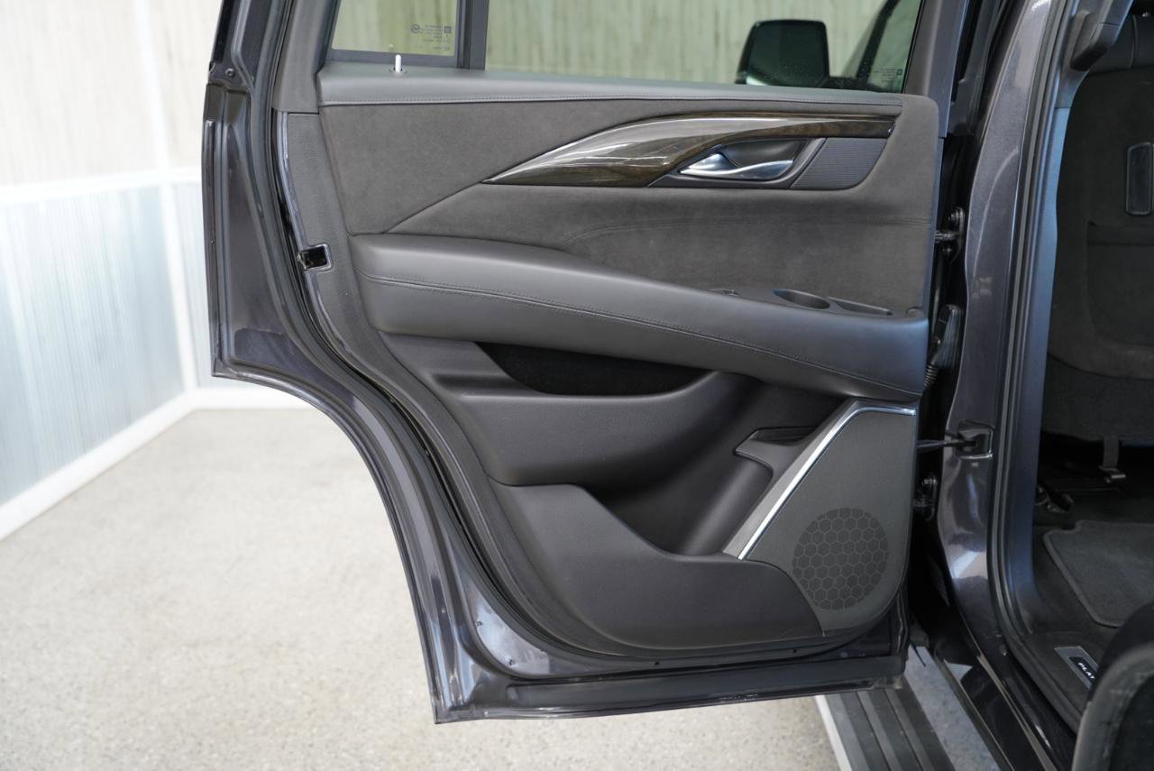 Used 2018 Cadillac Escalade Platinum image 35