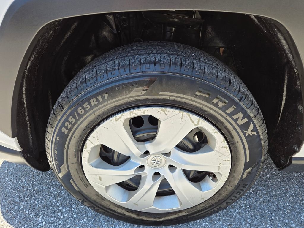 Used 2019 Toyota RAV4 LE FWD image 21