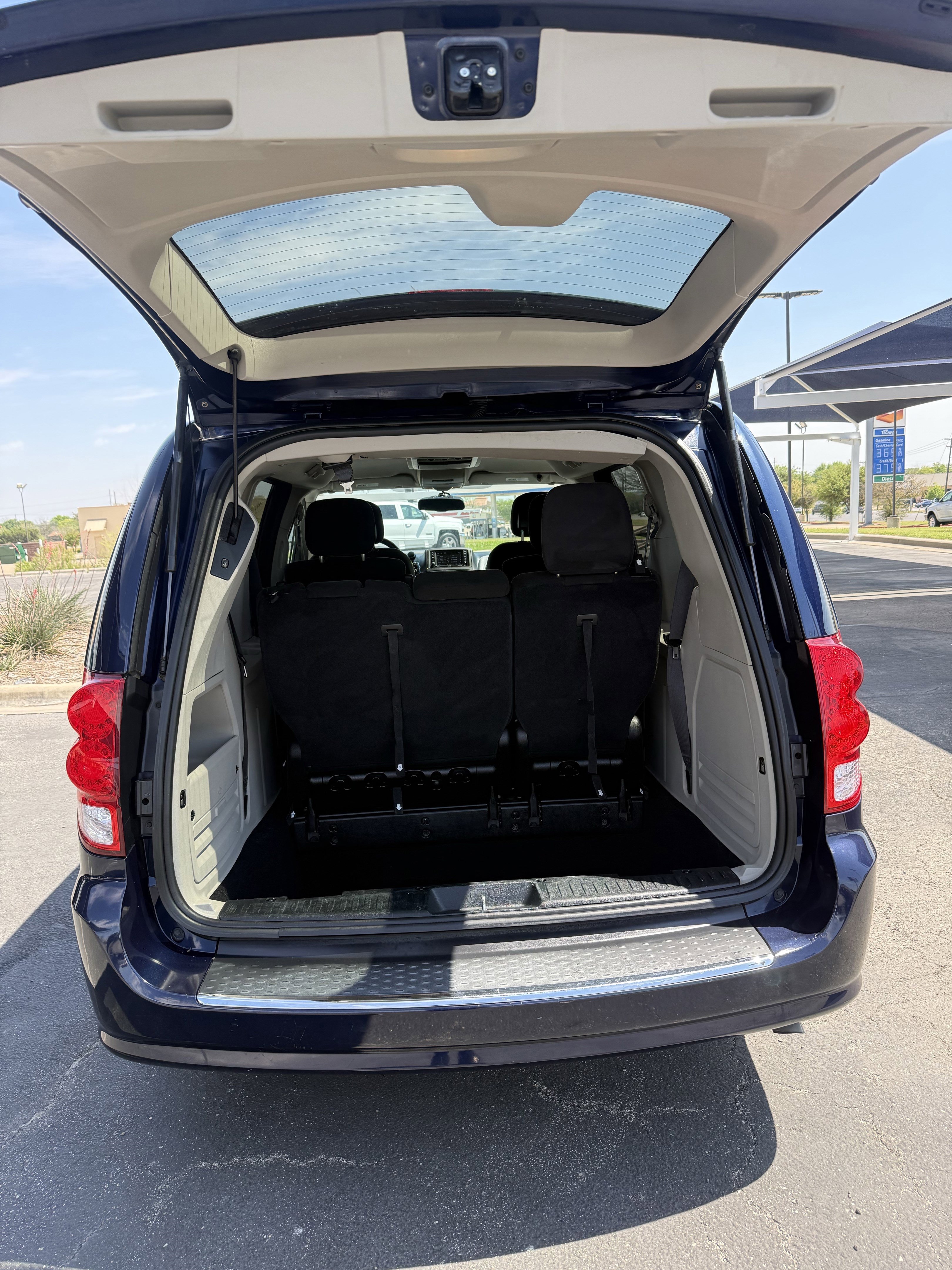 Used 2015 Dodge Grand Caravan SXT w/ UConnect Hands-Free Group image 10