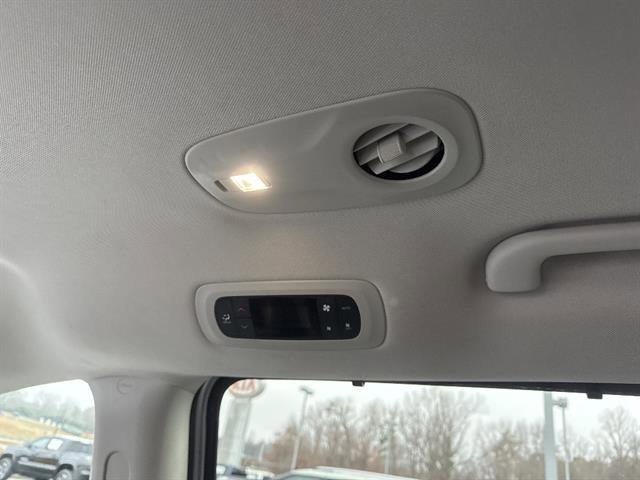 Used 2024 Chrysler Pacifica Touring-L image 19