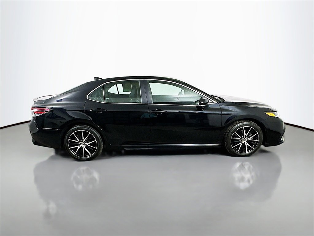 Used 2024 Toyota Camry SE image 7
