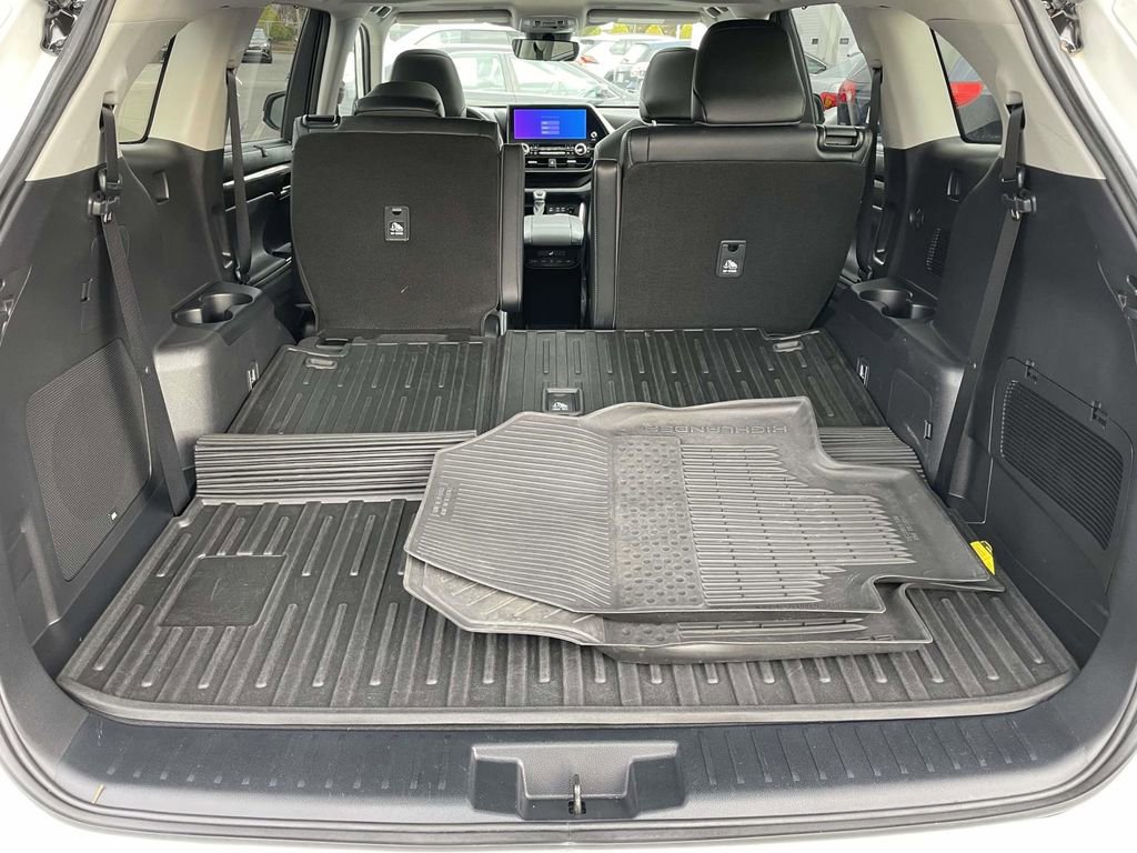 Used 2023 Toyota Highlander Limited image 50
