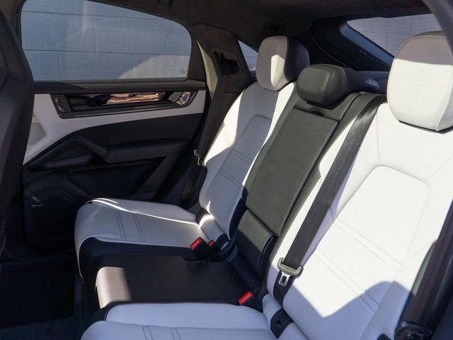 New 2026 Porsche Cayenne GTS image 18