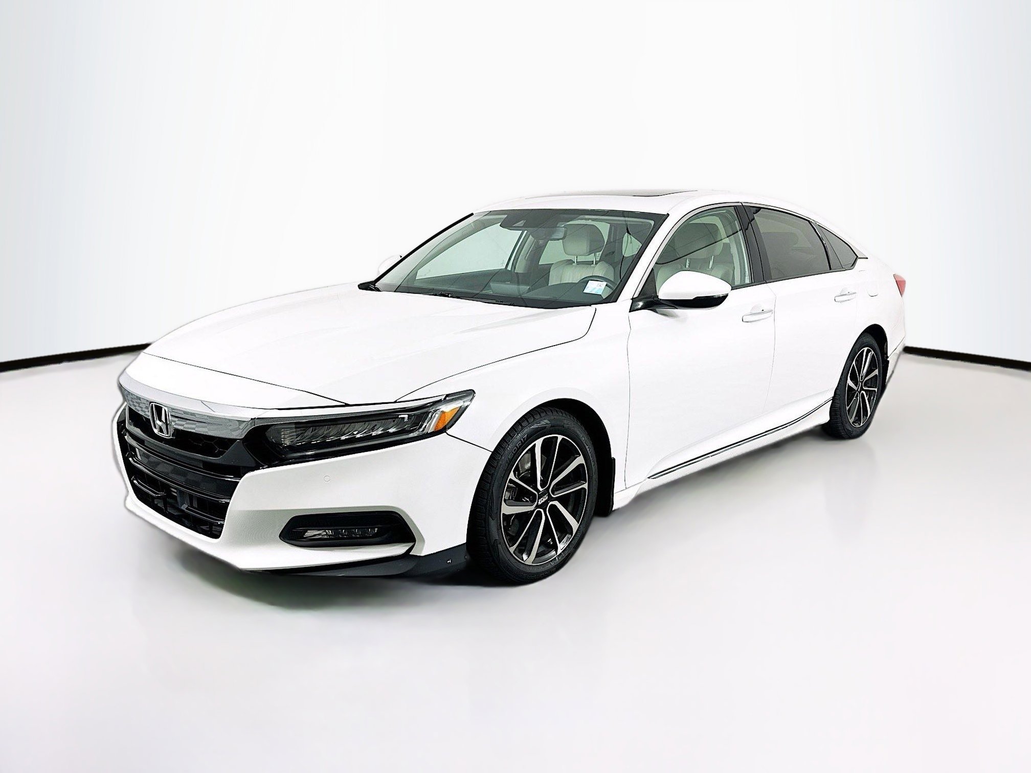 Used 2018 Honda Accord Touring image 3