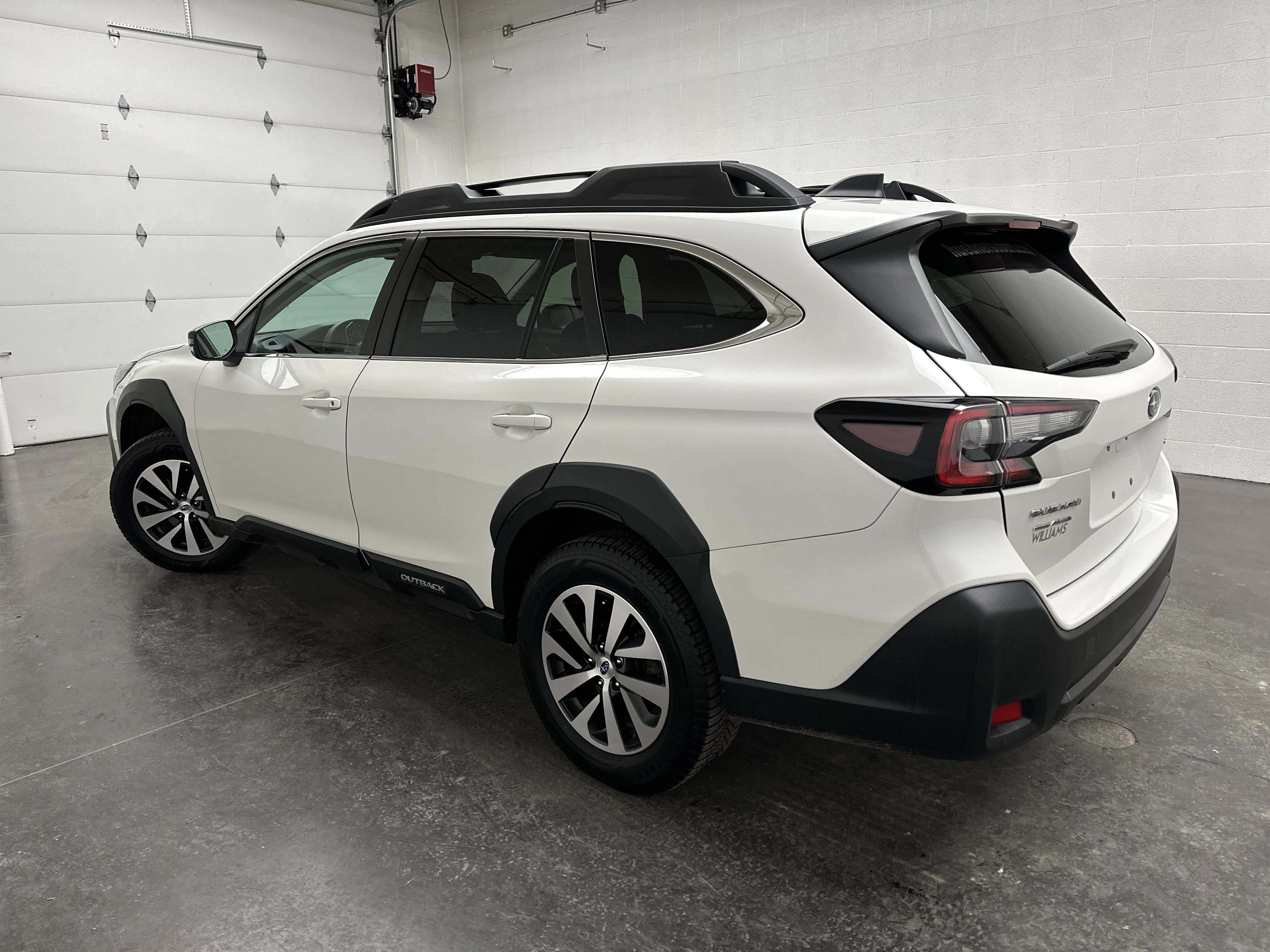 Used 2024 Subaru Outback Premium image 6