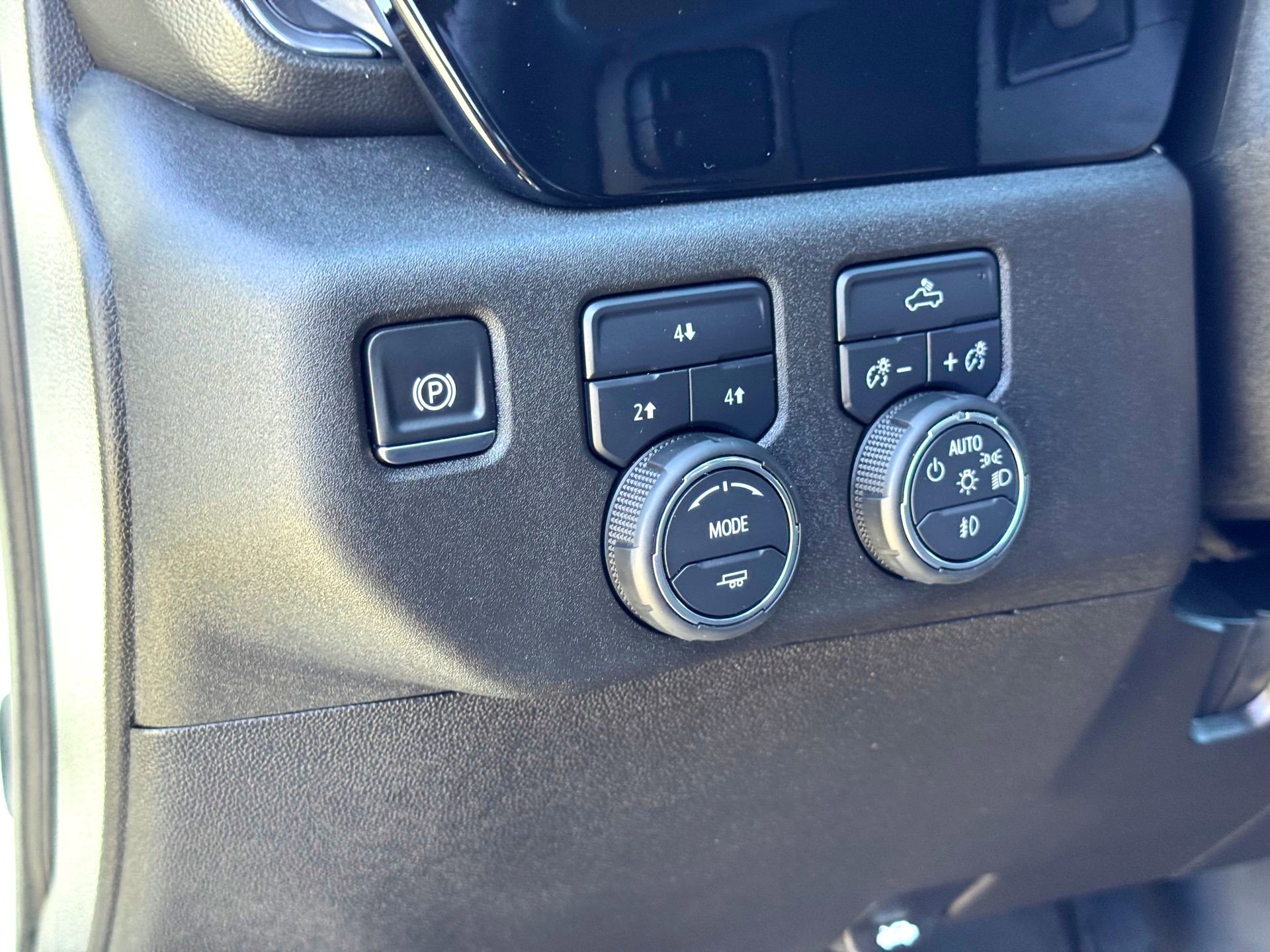 Used 2025 Chevrolet Silverado 2500 LT w/ Convenience Package AWD/4WD image 14