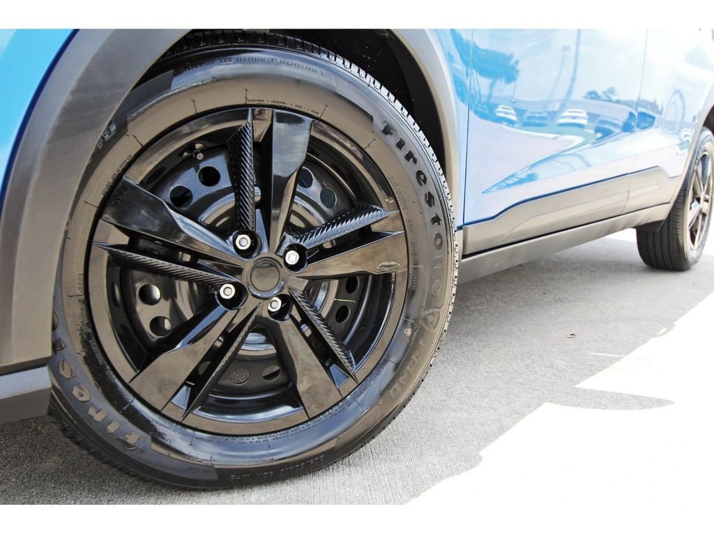 Certified 2025 Nissan Kicks Play S FWD image 29