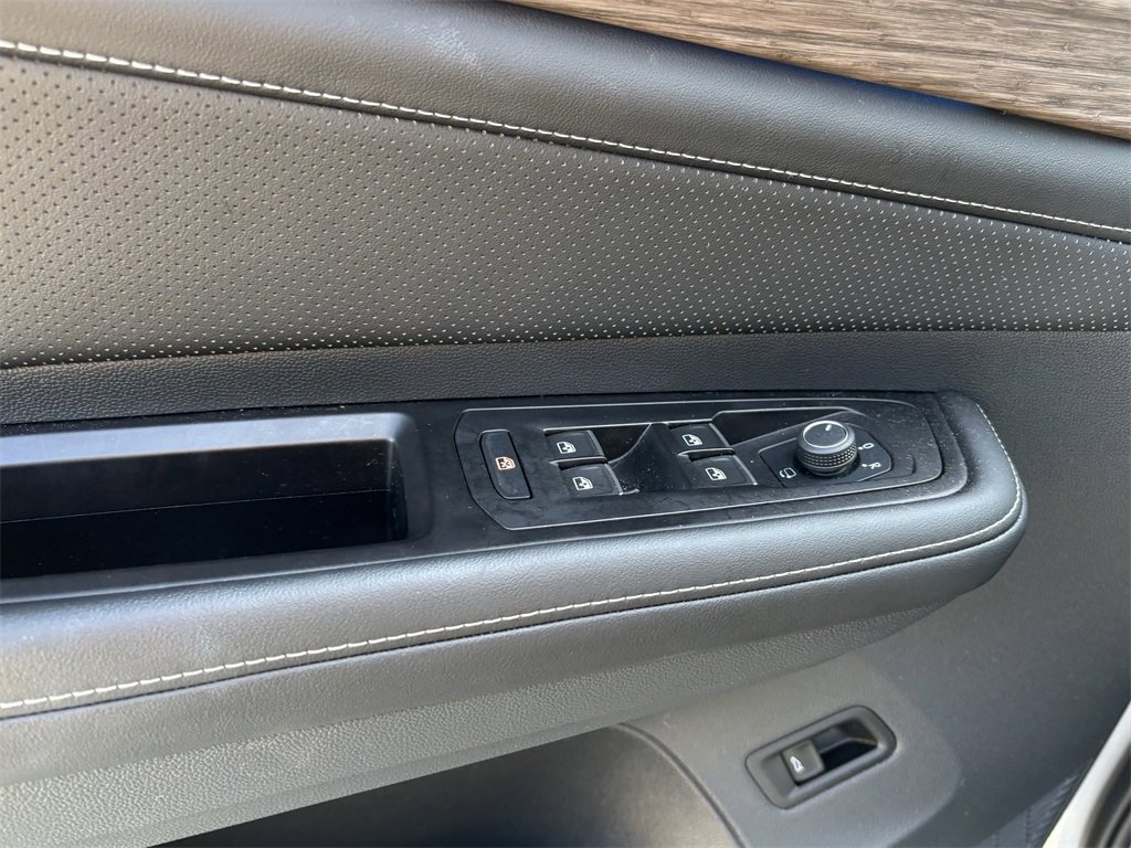 Used 2024 Volkswagen Atlas SEL Premium R-Line image 11