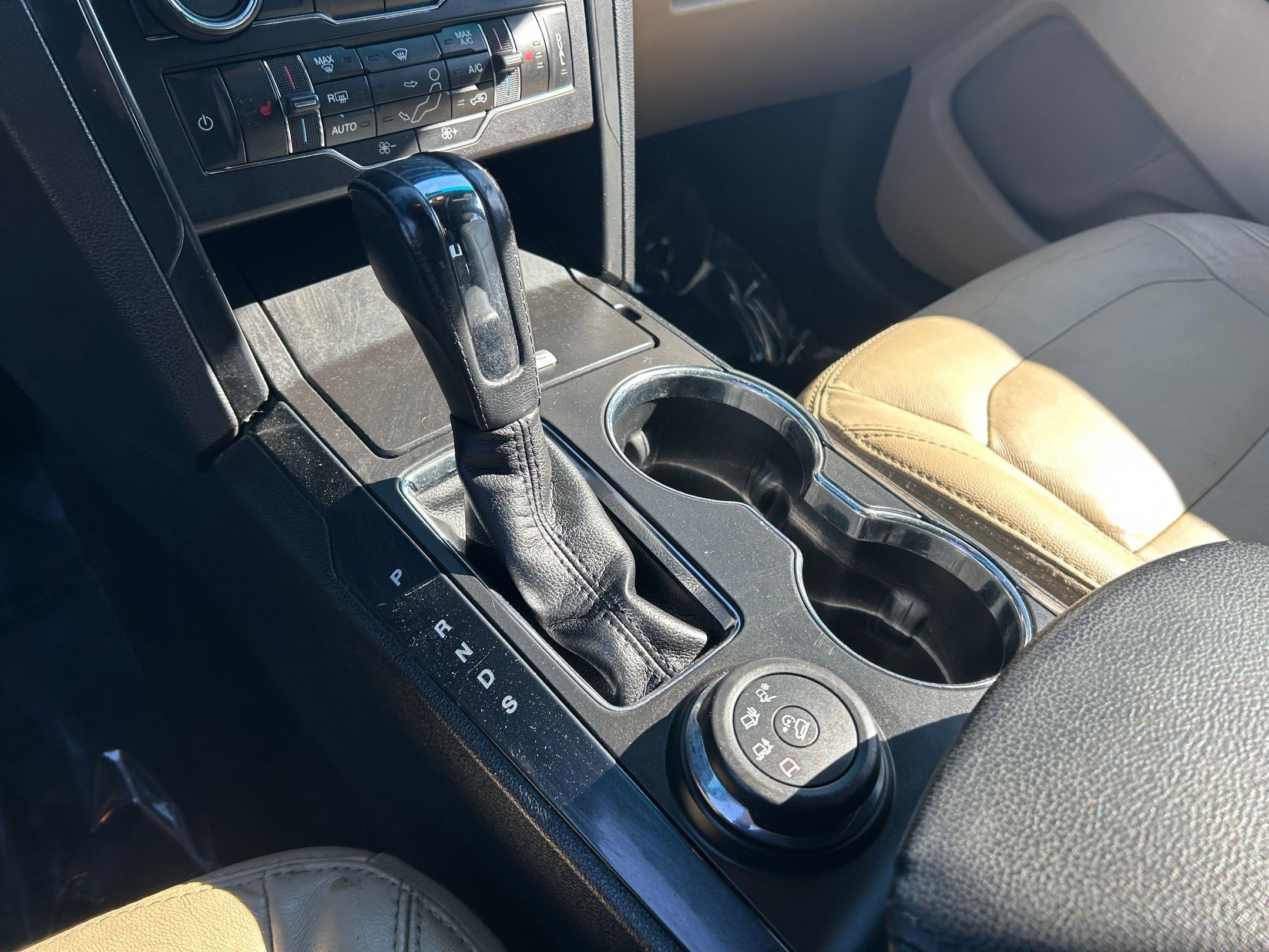 Used 2016 Ford Explorer XLT w/ Equipment Group 202A AWD/4WD image 19