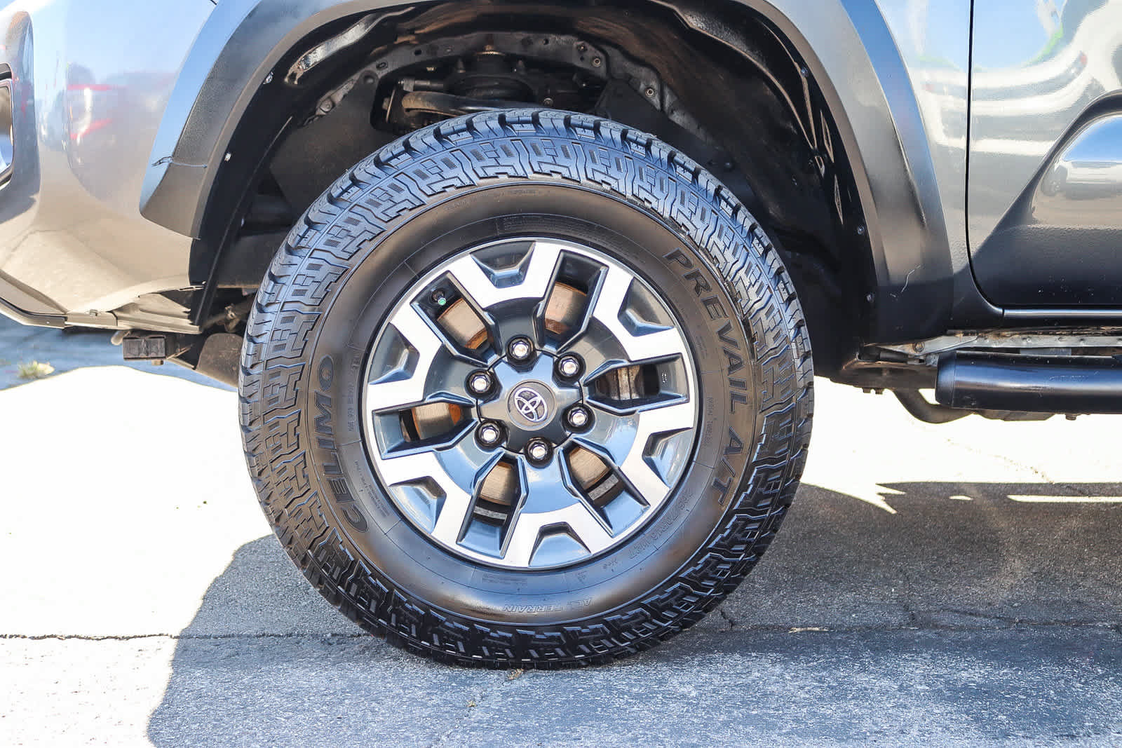 Used 2019 Toyota Tacoma TRD Off-Road w/ Technology Package AWD/4WD image 11