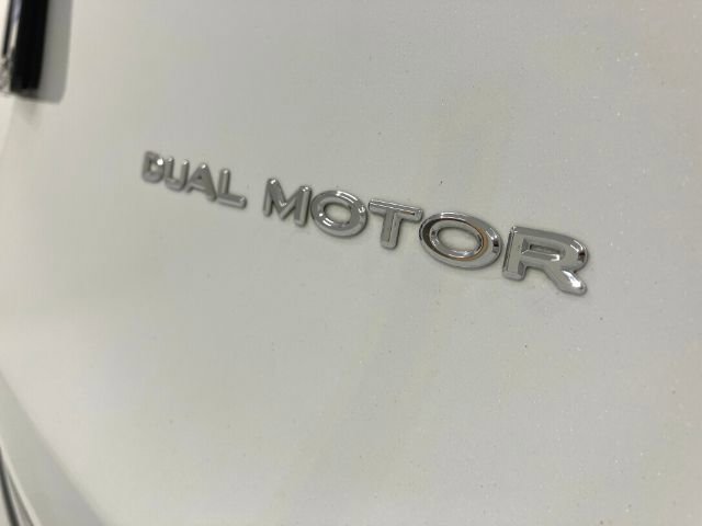 Used 2022 Tesla Model Y Long Range image 13