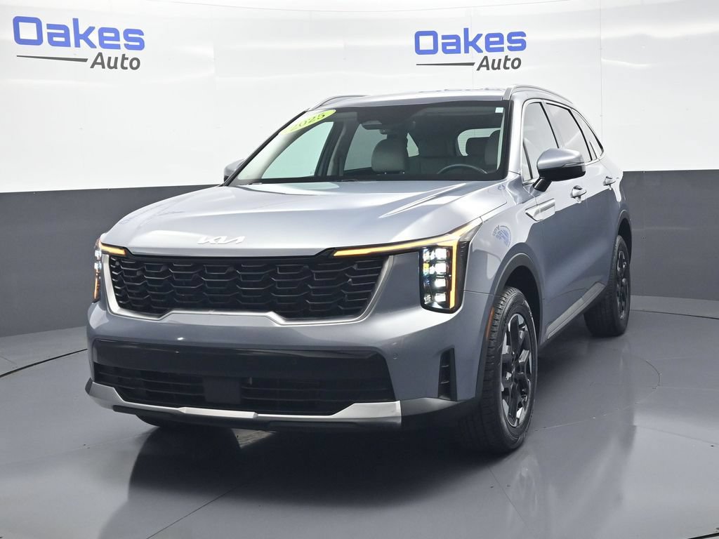 Certified 2025 Kia Sorento S AWD/4WD image 4