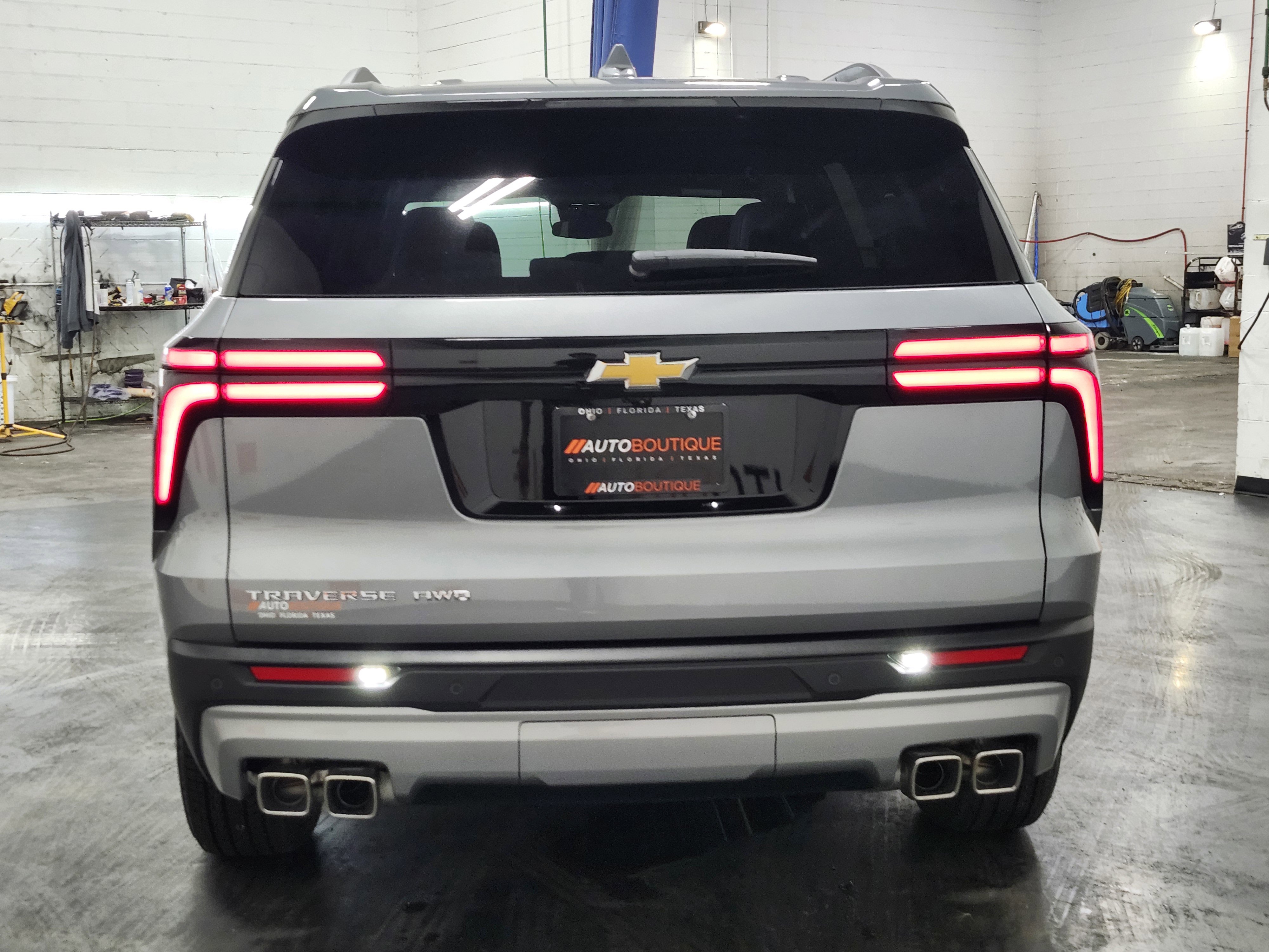 Used 2025 Chevrolet Traverse LT w/ Driver Confidence Package image 9