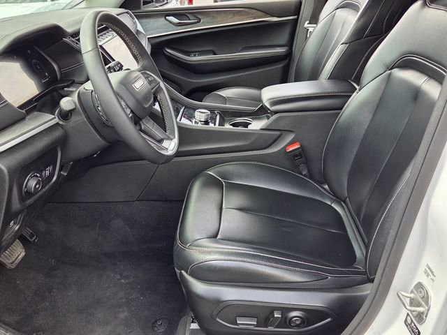 Certified 2024 Jeep Grand Cherokee L Limited w/ Black Appearance Package AWD/4WD image 4