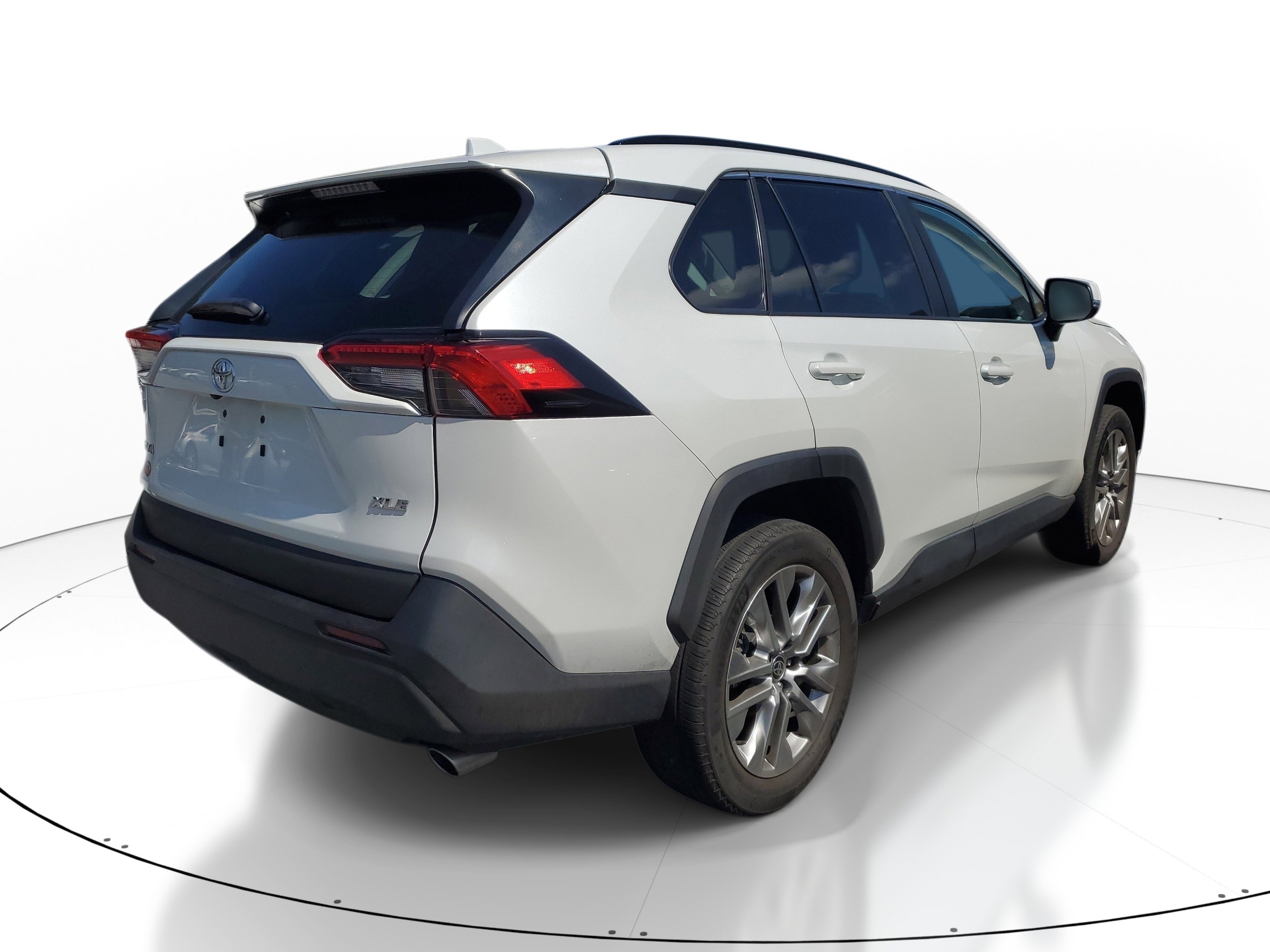 Used 2023 Toyota RAV4 XLE Premium FWD image 6
