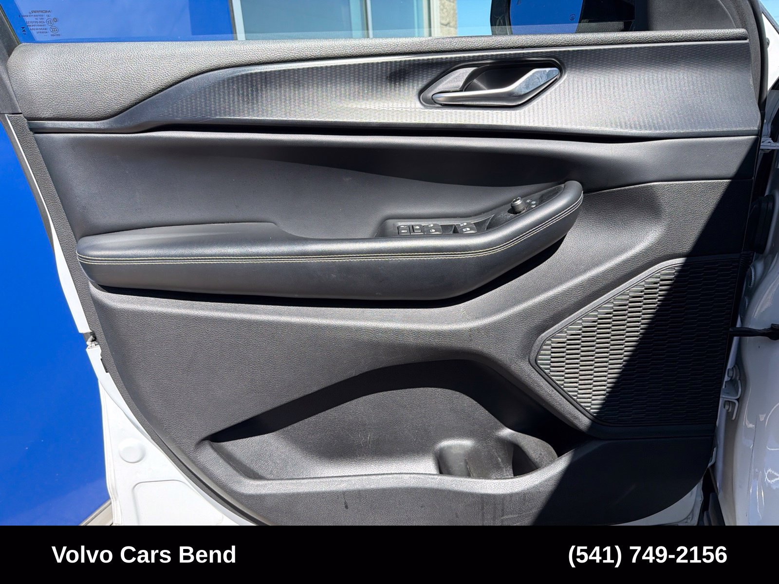 Used 2023 Jeep Grand Cherokee L Laredo AWD/4WD image 18