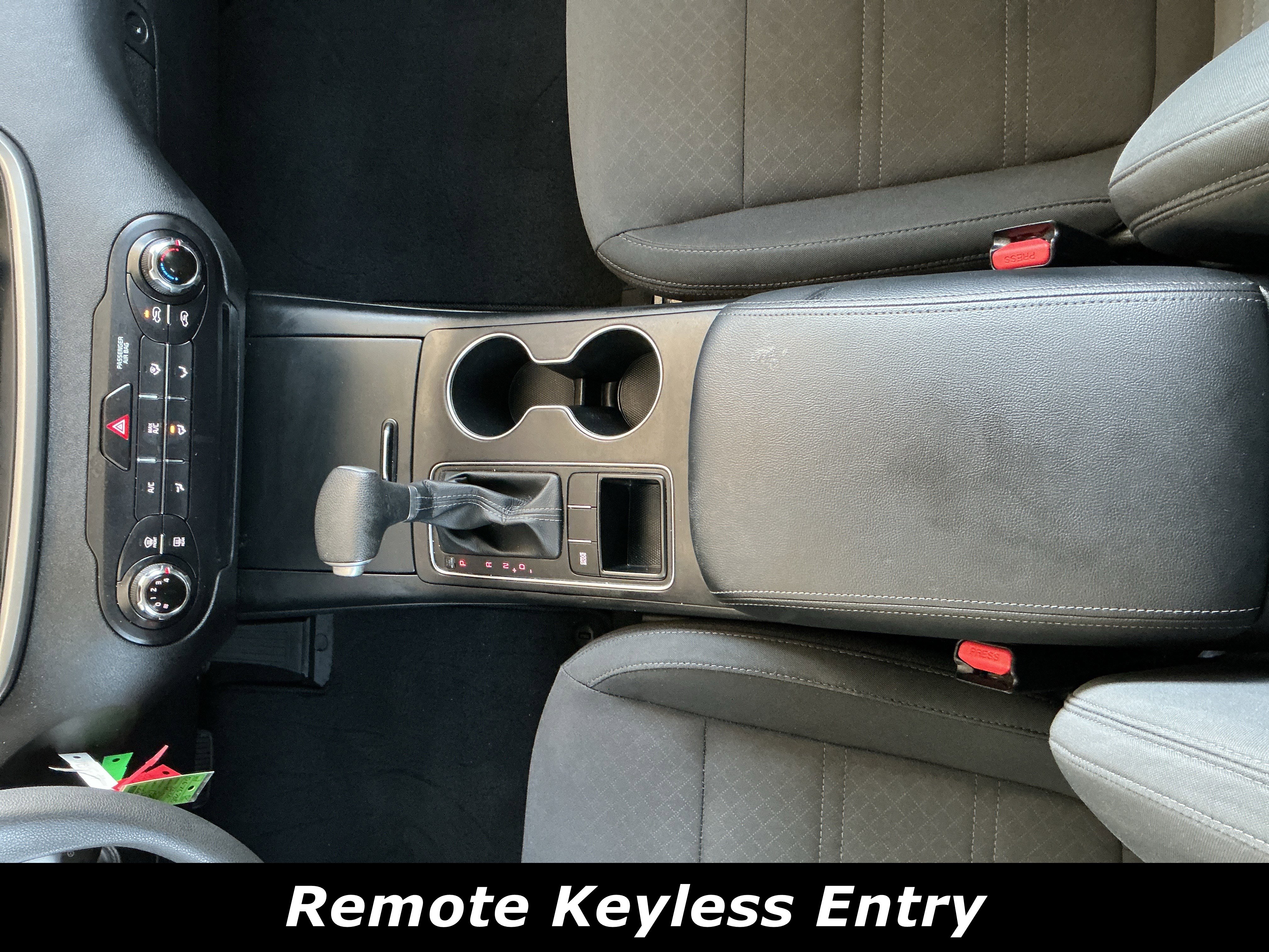 Used 2020 Kia Sorento LX image 11