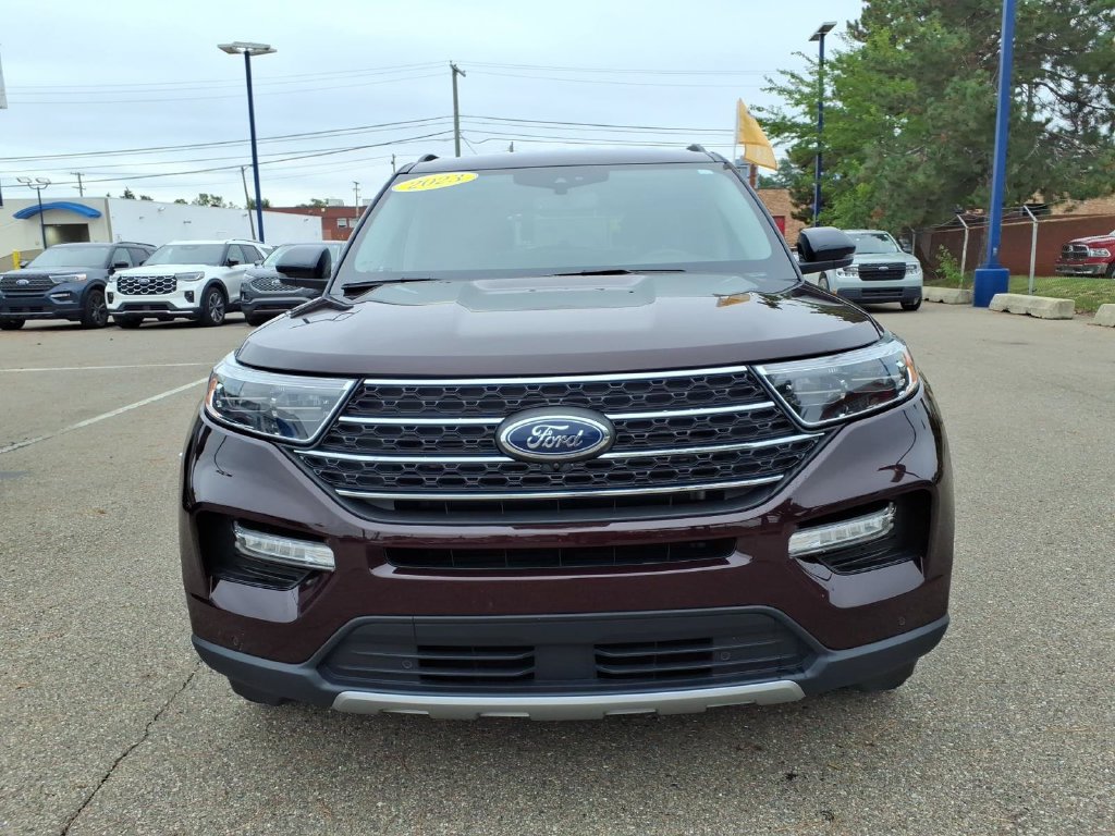 Certified 2023 Ford Explorer XLT w/ Equipment Group 202A AWD/4WD image 3