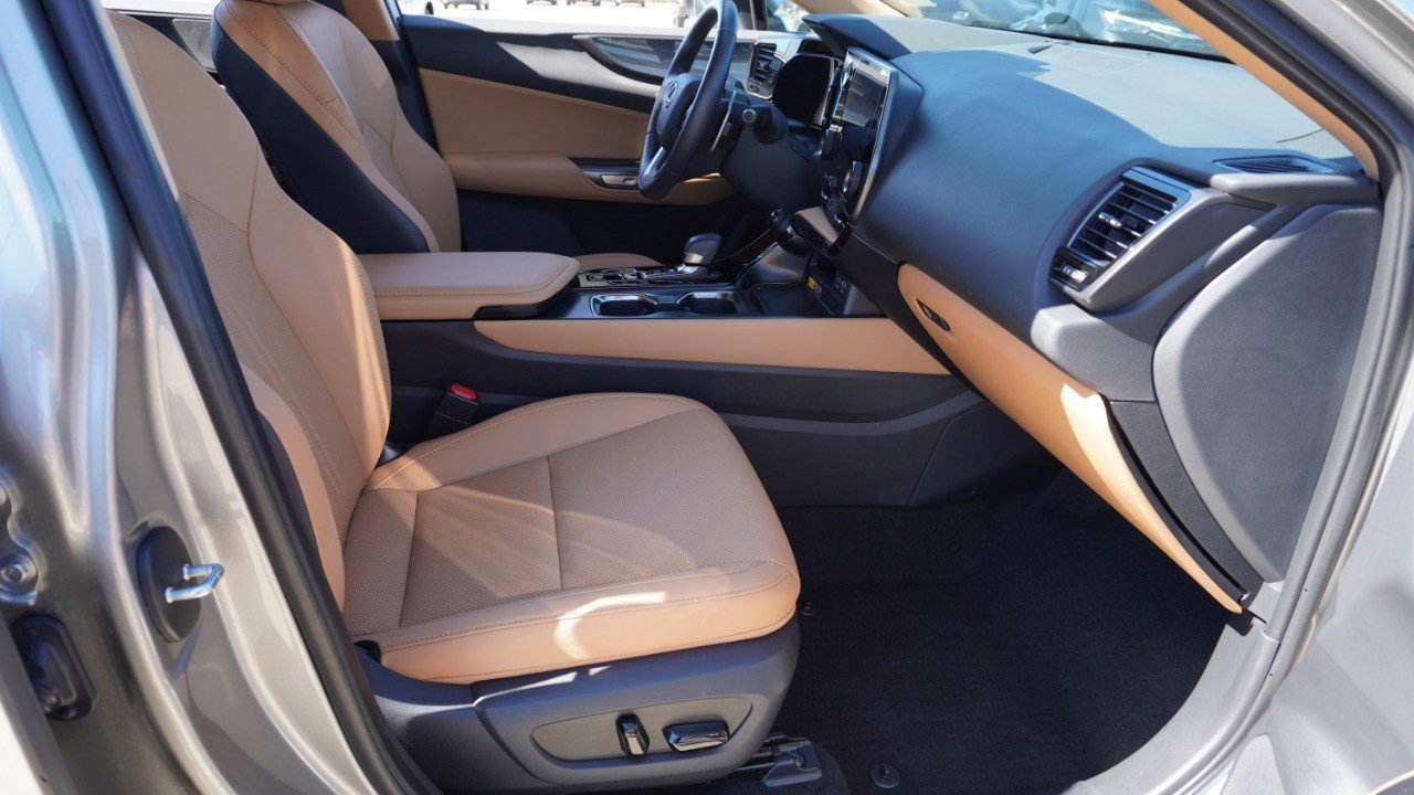 Used 2025 Lexus NX 250 FWD w/ Towing Package (2000 Lbs) image 14