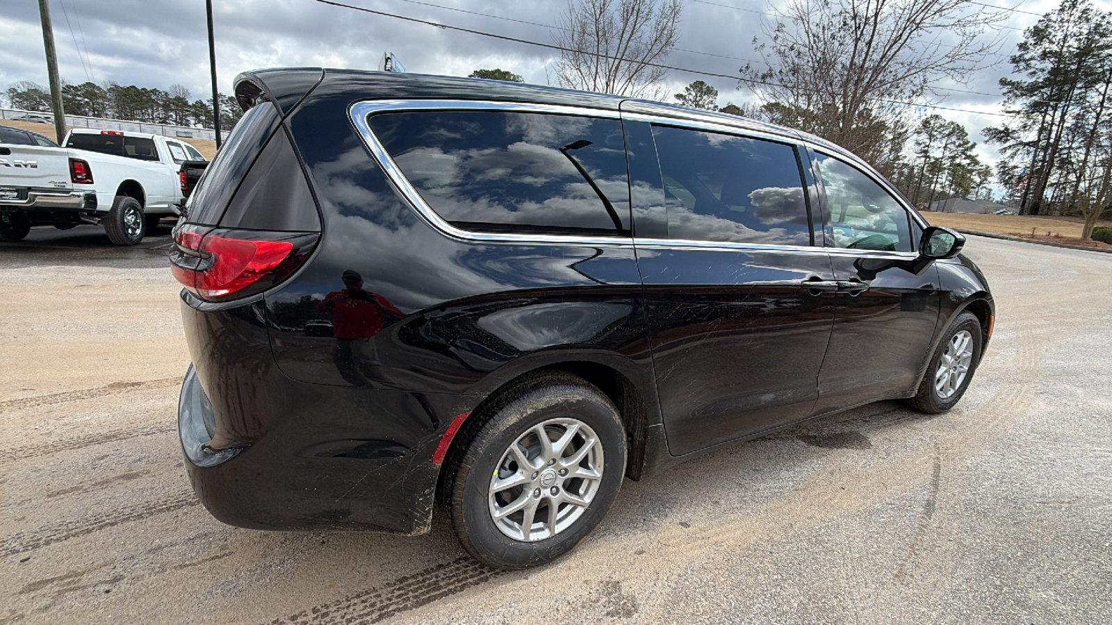 New 2026 Chrysler Pacifica Select FWD image 8
