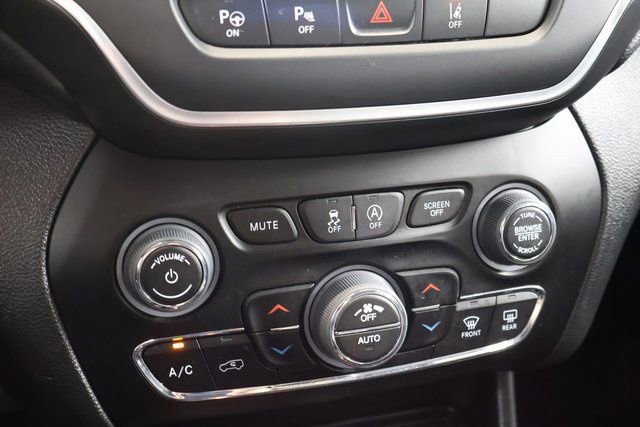 Used 2023 Jeep Cherokee Altitude Lux AWD/4WD image 20