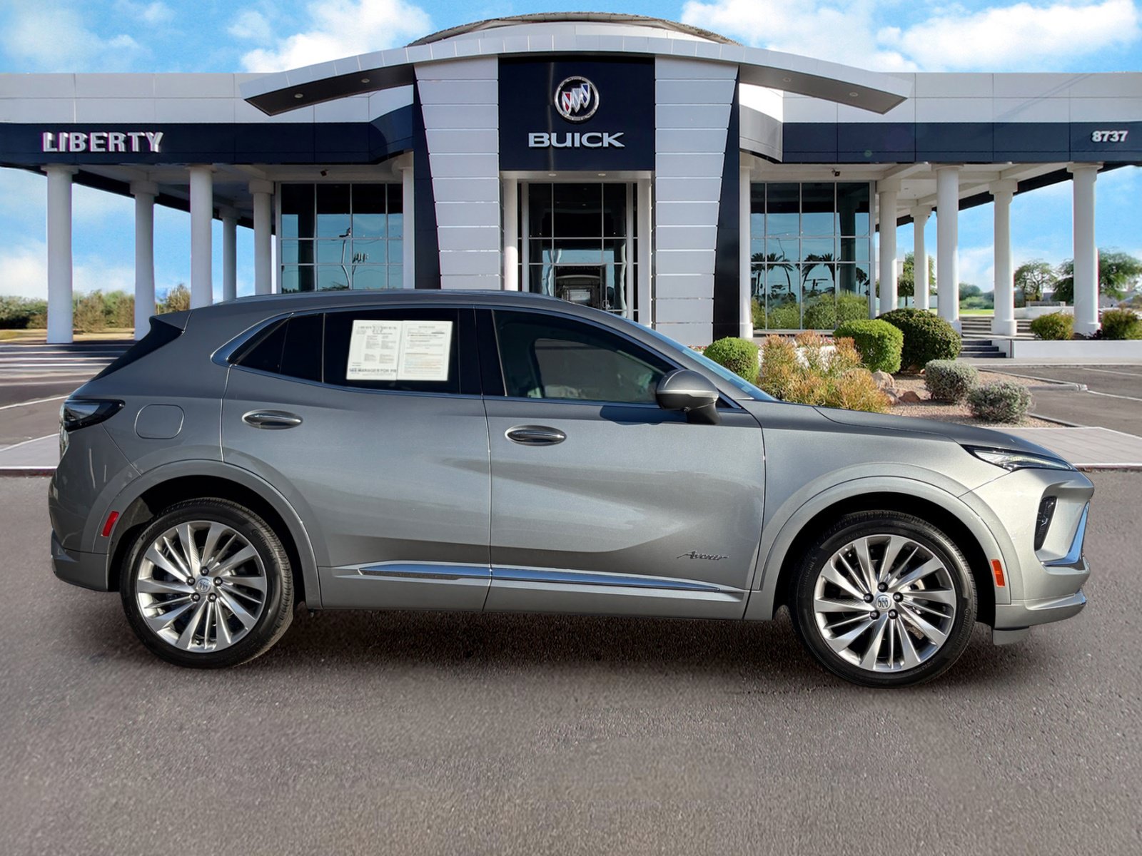 Used 2025 Buick Envision Avenir AWD/4WD image 2