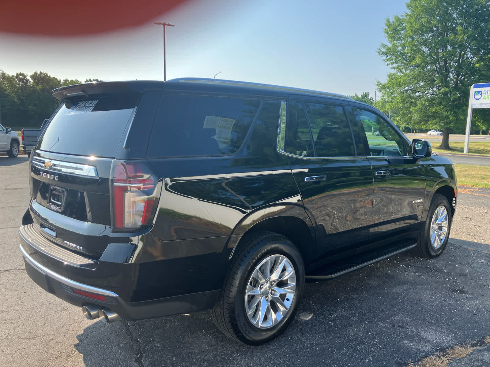 Used 2023 Chevrolet Tahoe Premier w/ Premium Package 2 AWD/4WD image 3