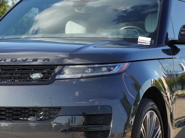 Used 2024 Land Rover Range Rover Sport SE AWD/4WD image 4
