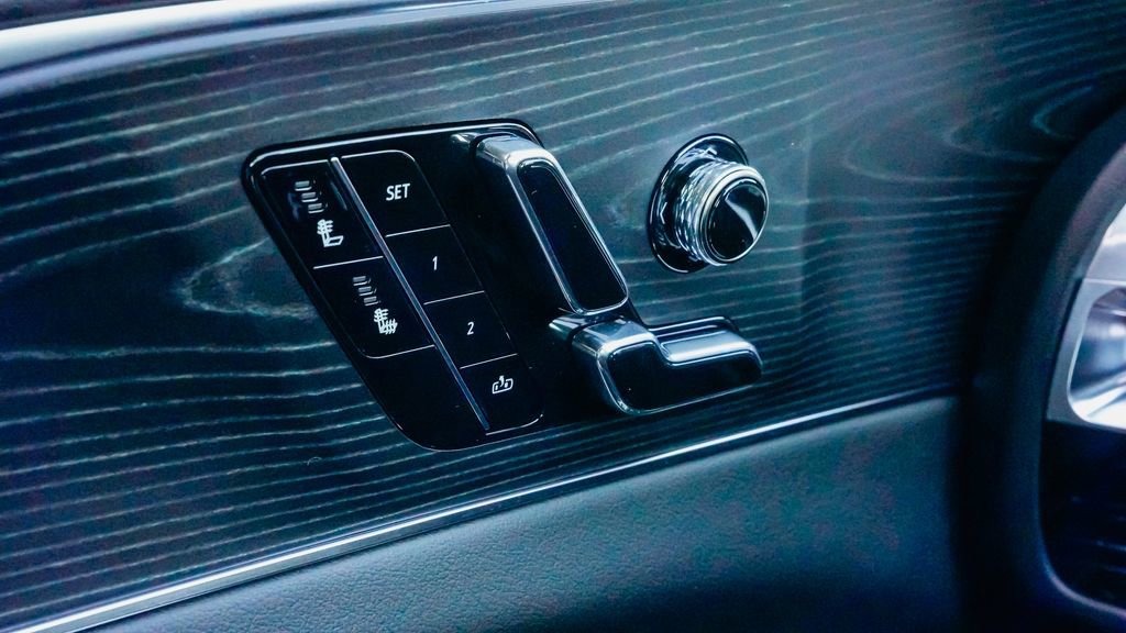 New 2026 Cadillac Lyriq Luxury image 15