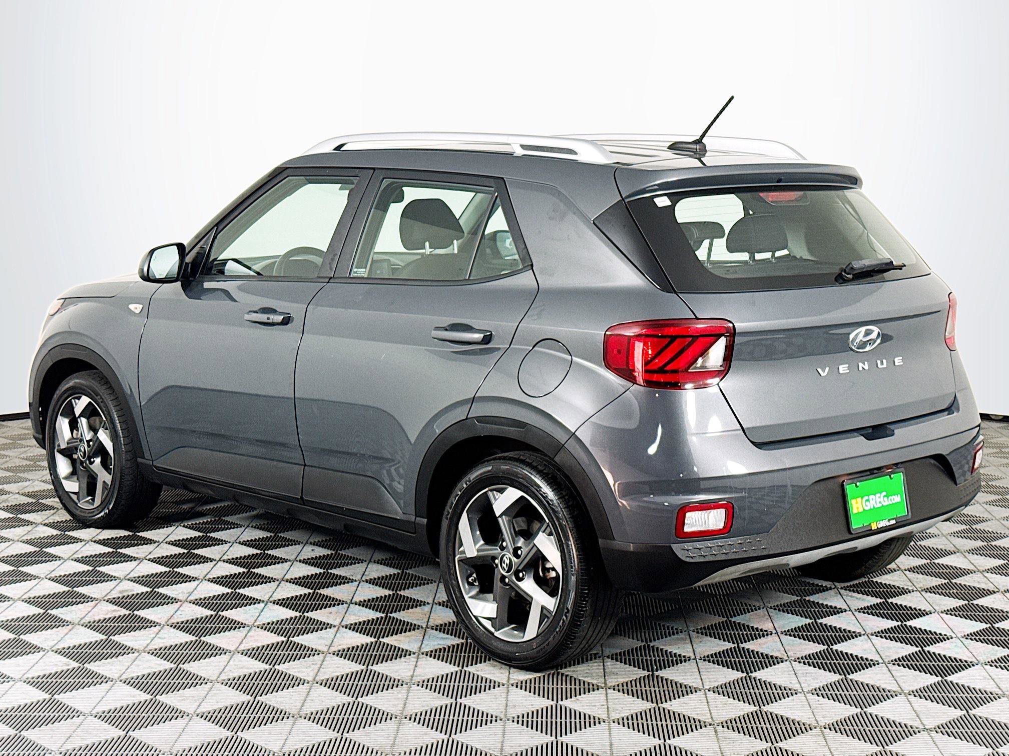Used 2024 Hyundai Venue SEL image 6