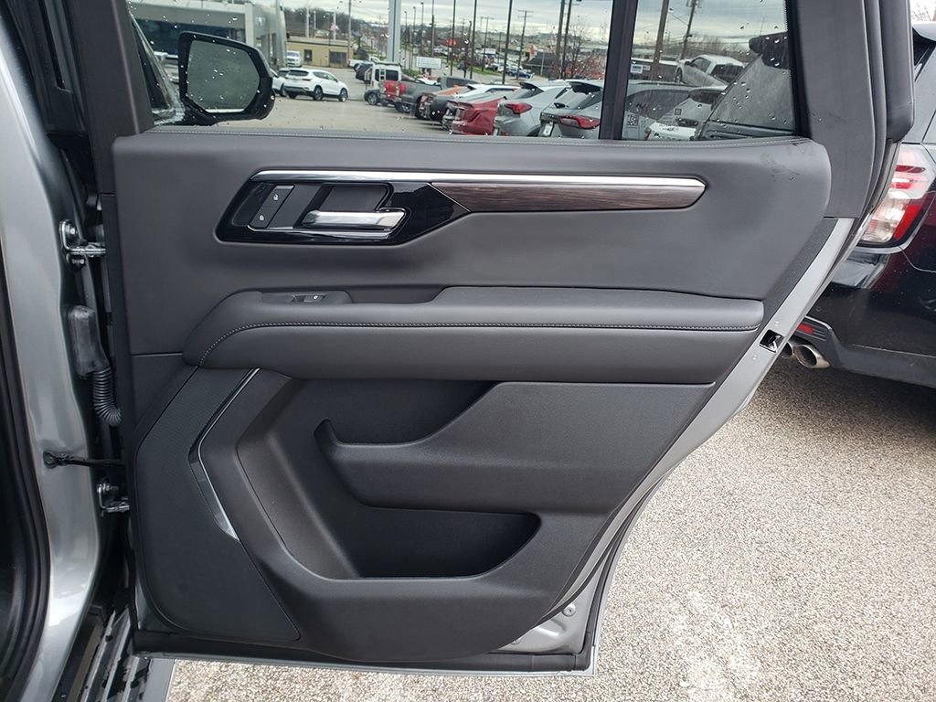 Used 2025 Chevrolet Tahoe LS image 18