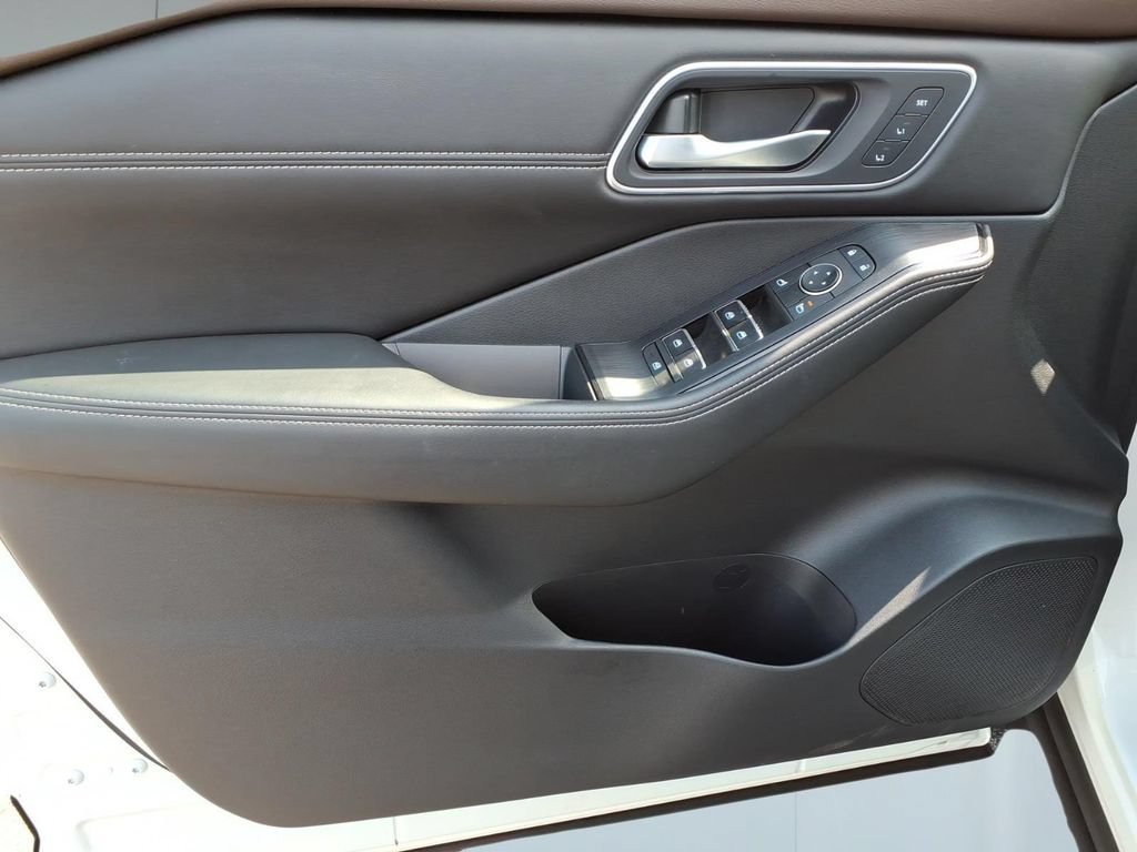 Used 2021 Nissan Rogue SL w/ Premium Package FWD image 14