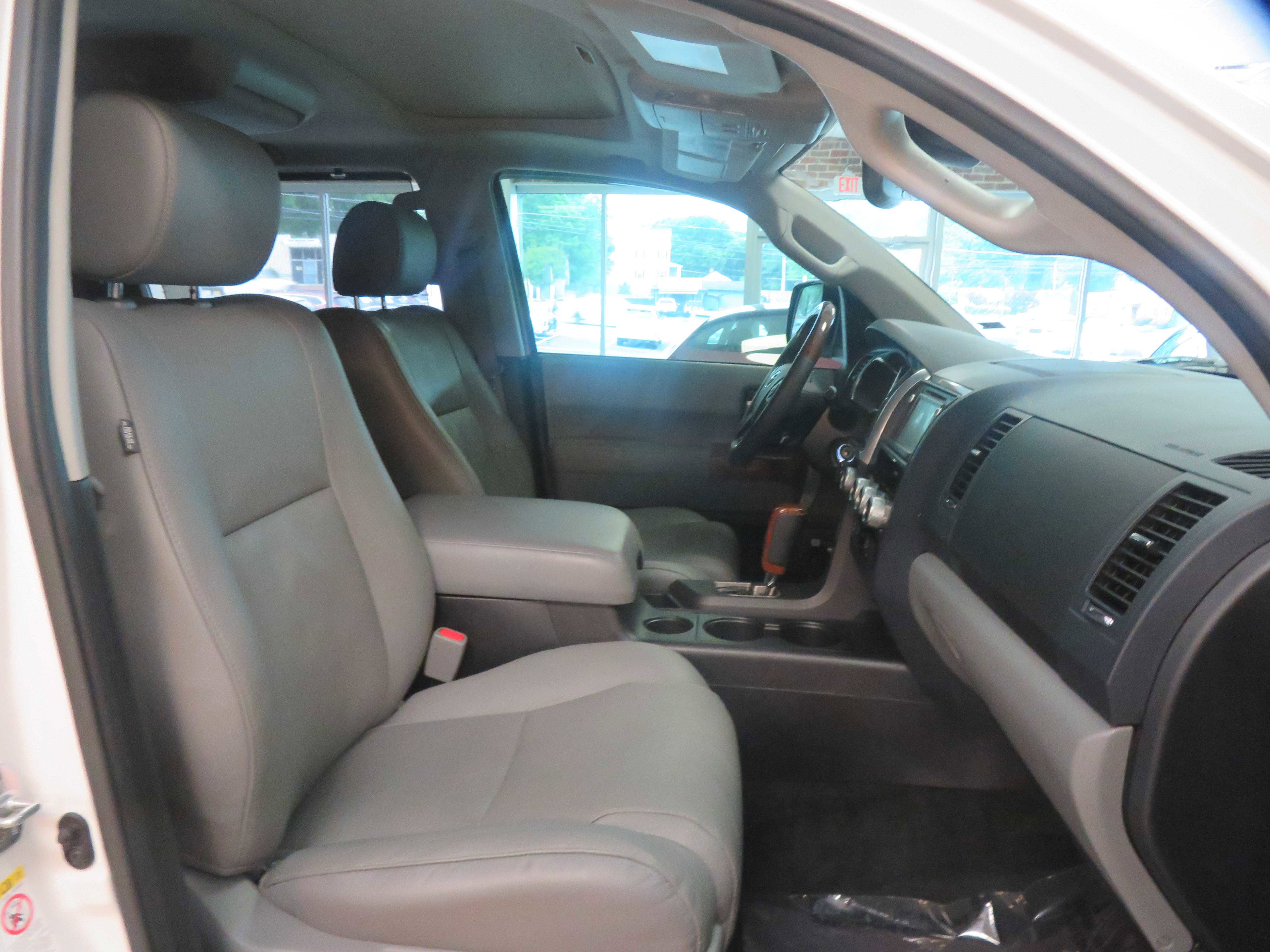 Used 2018 Toyota Sequoia Platinum AWD/4WD image 33