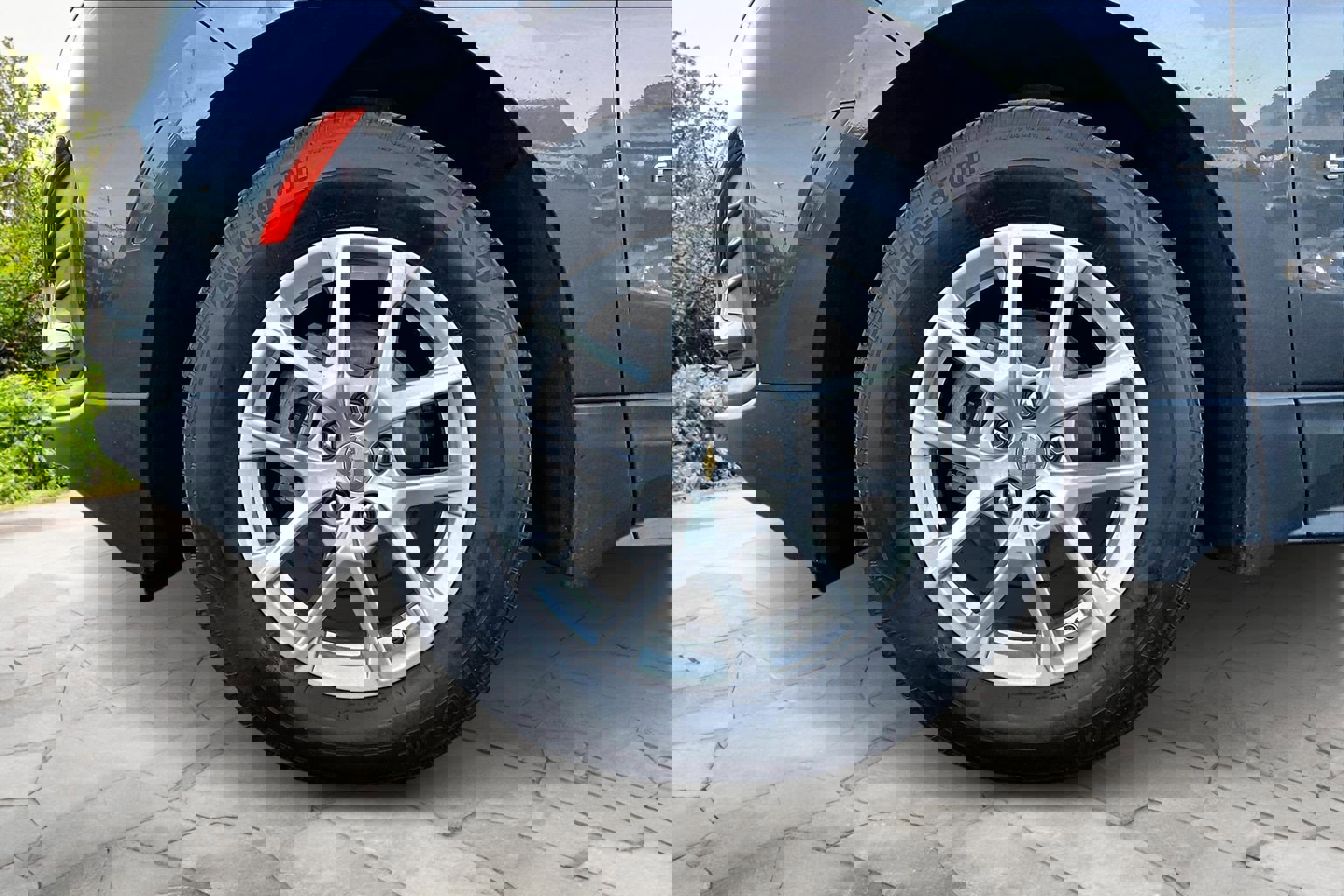 Used 2022 Chevrolet Equinox LS w/ LS Convenience Package image 9