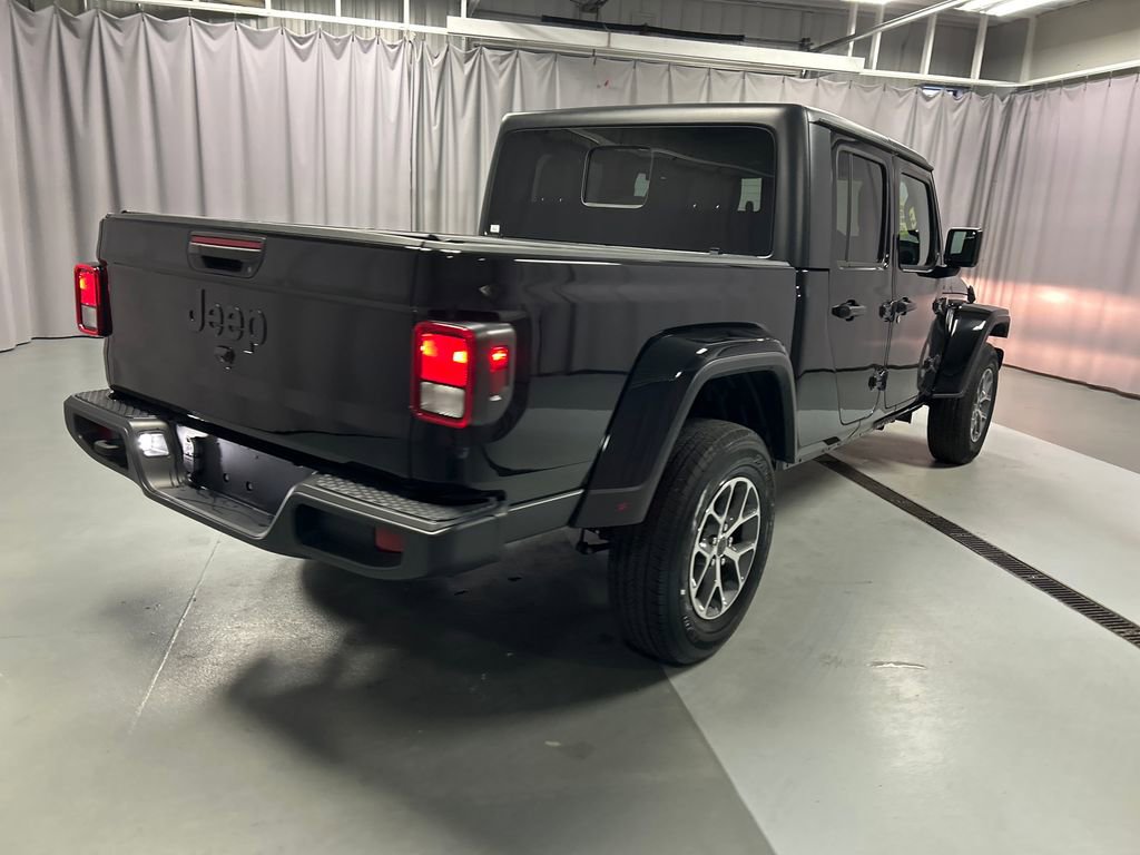 Used 2024 Jeep Gladiator Sport image 7